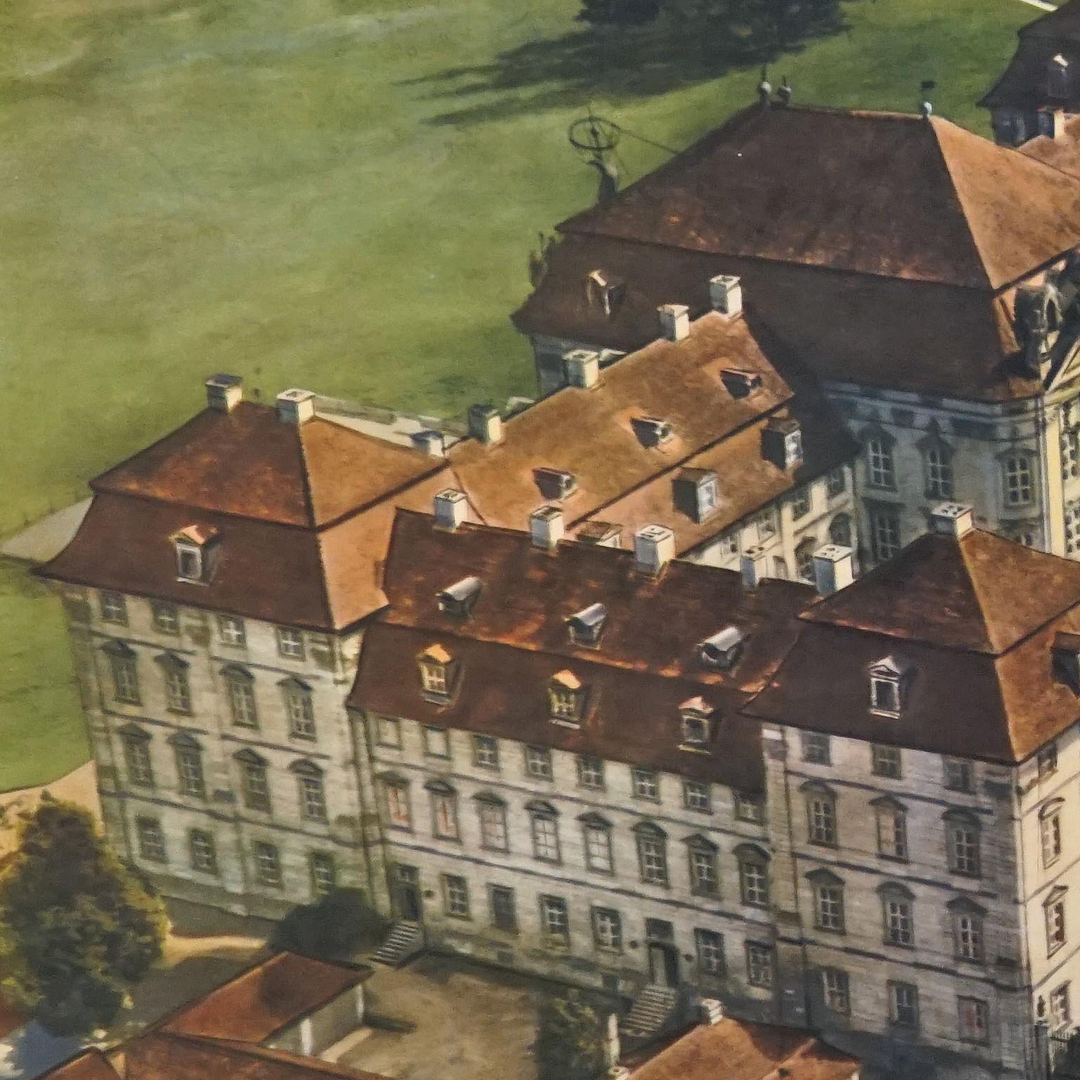 Die Vintage-Wandtafel zeigt ein imposantes fürstliches Schloss aus dem 18. Jahrhundert. Herausgegeben von der Neuen Schulmann, Stuttgart. Farbenfroher Druck auf mit Leinwand verstärktem Papier.
Abmessungen:
Breite 90 cm (35,43 Zoll)
Höhe 64 cm