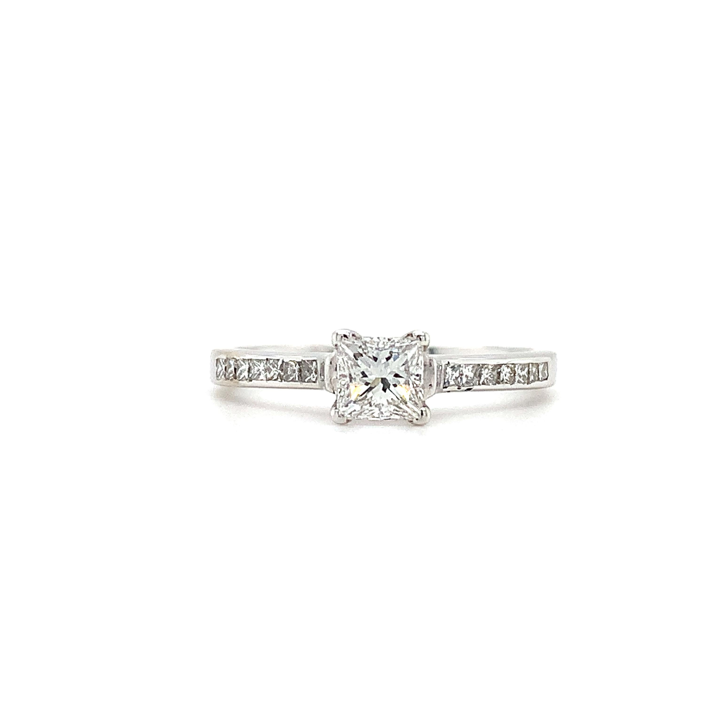 Modern Princes Diamond Solitaire engagement ring 18k white gold For Sale