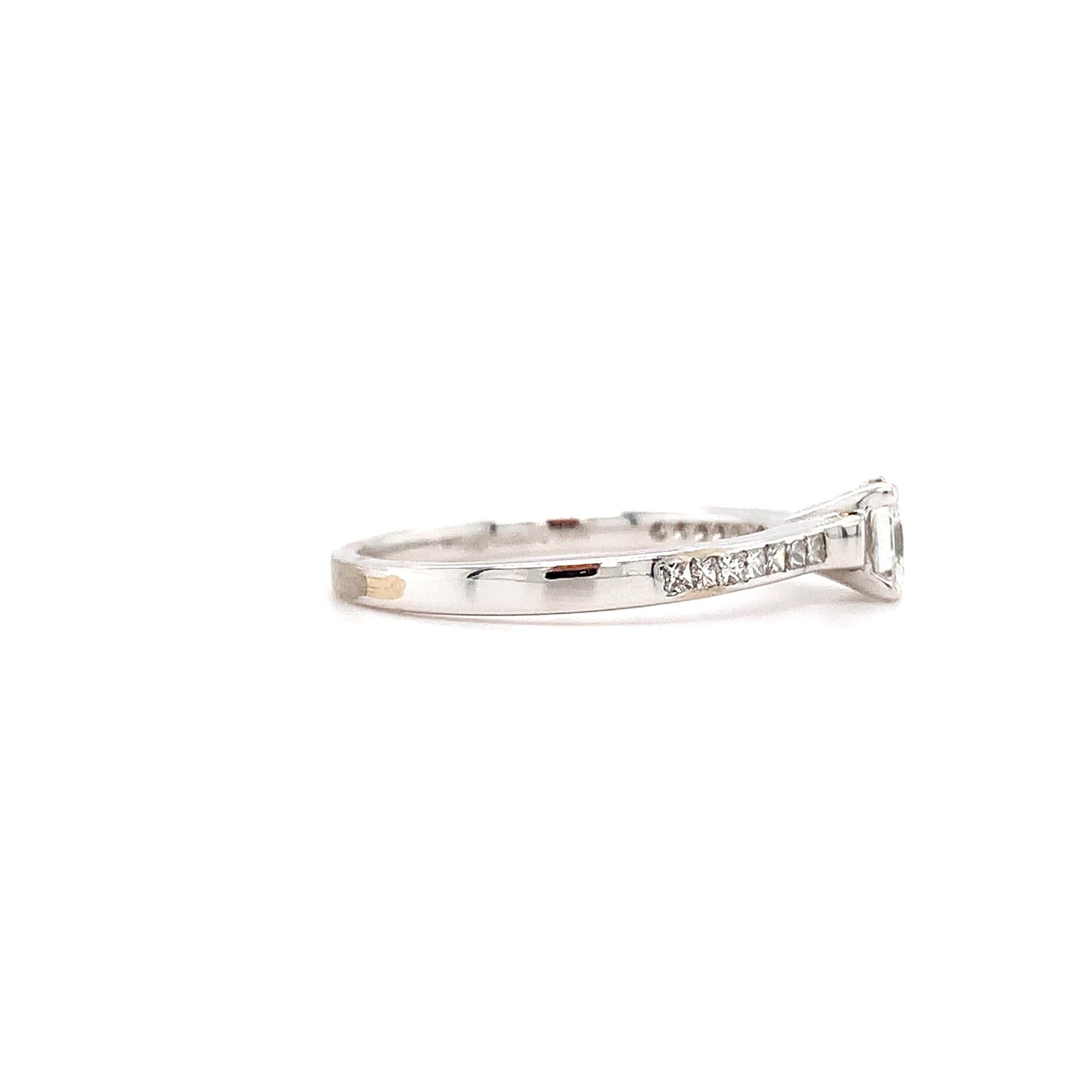 Princes Diamond Solitaire engagement ring 18k white gold In New Condition For Sale In London, GB