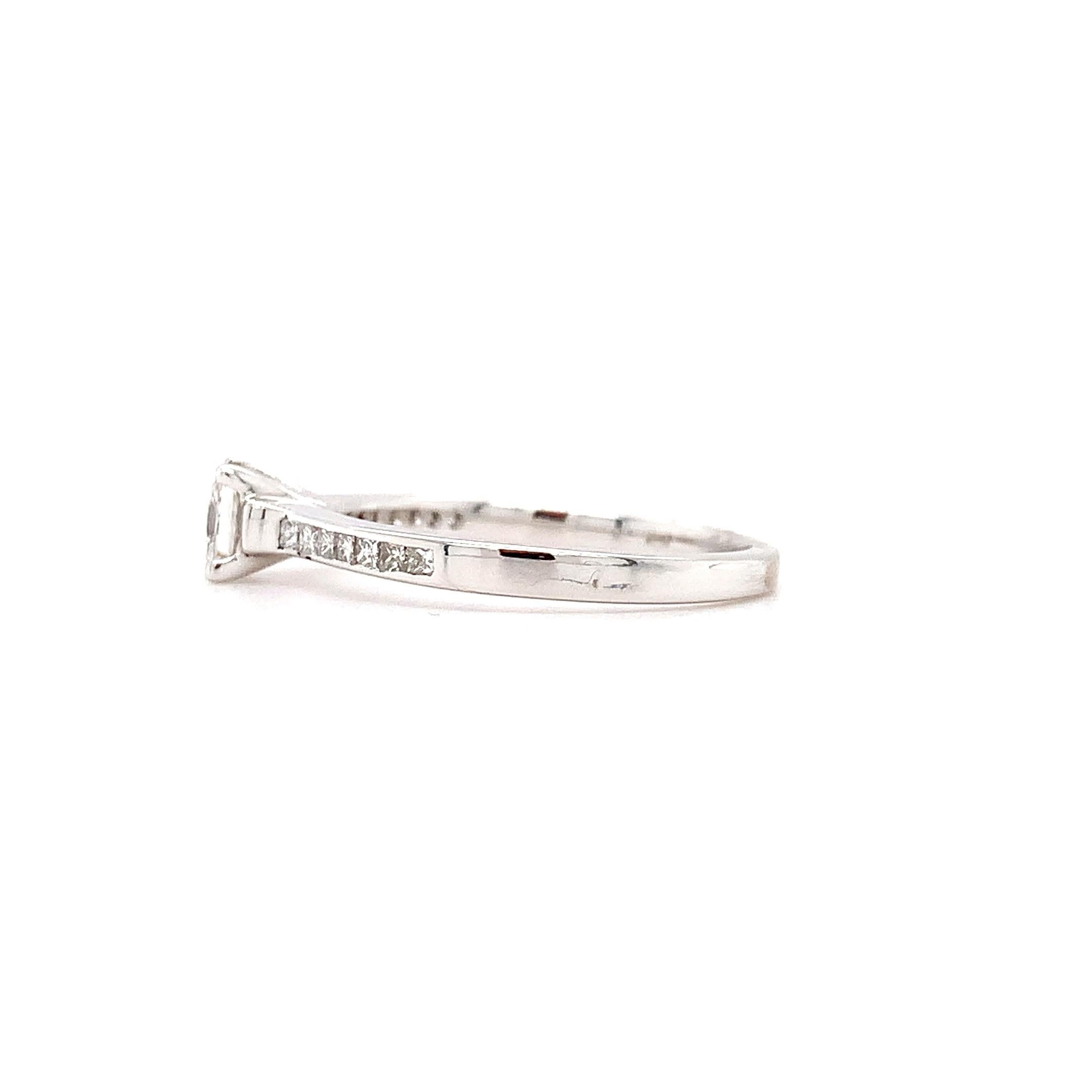 Women's Princes Diamond Solitaire engagement ring 18k white gold For Sale