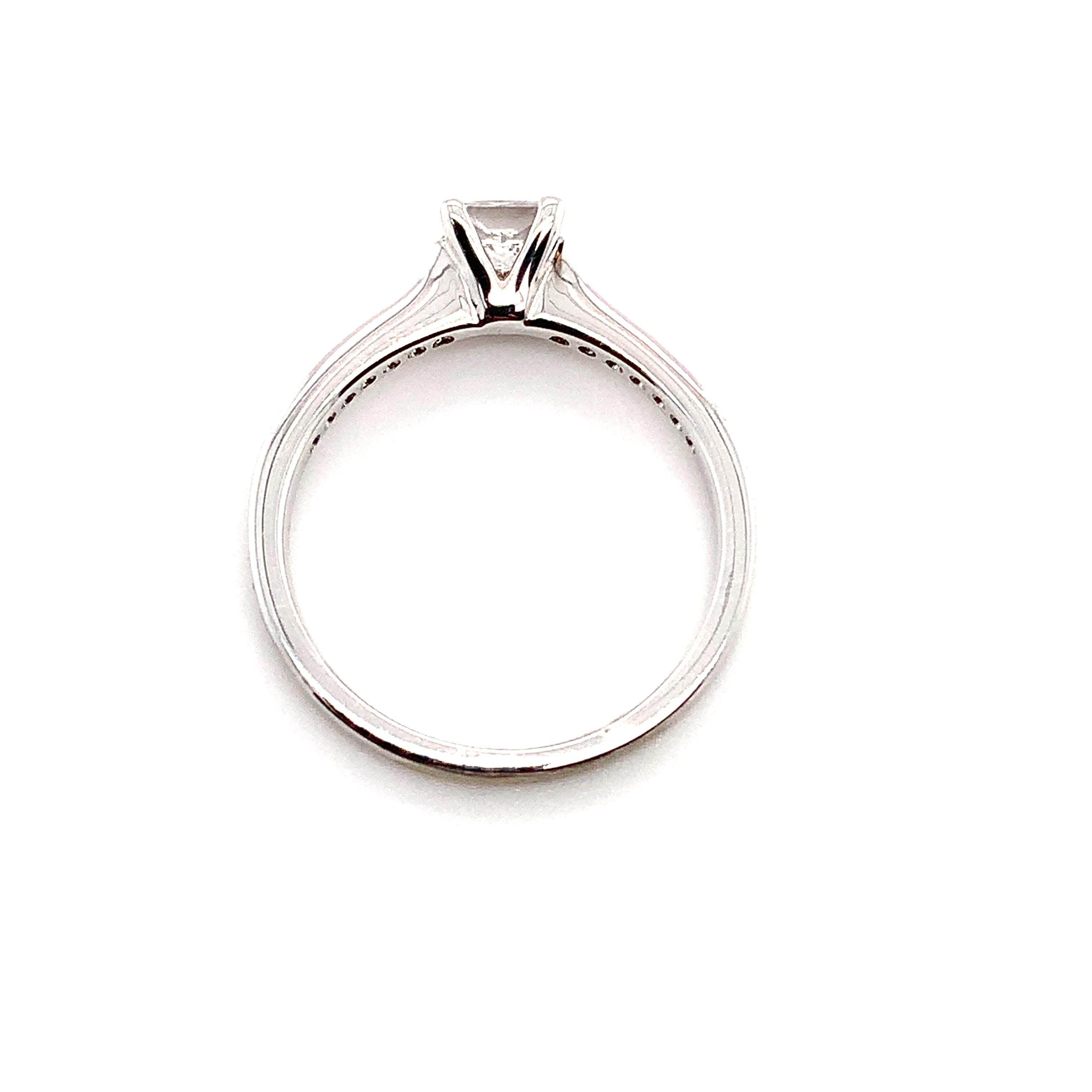 Princes Diamond Solitaire engagement ring 18k white gold For Sale 1