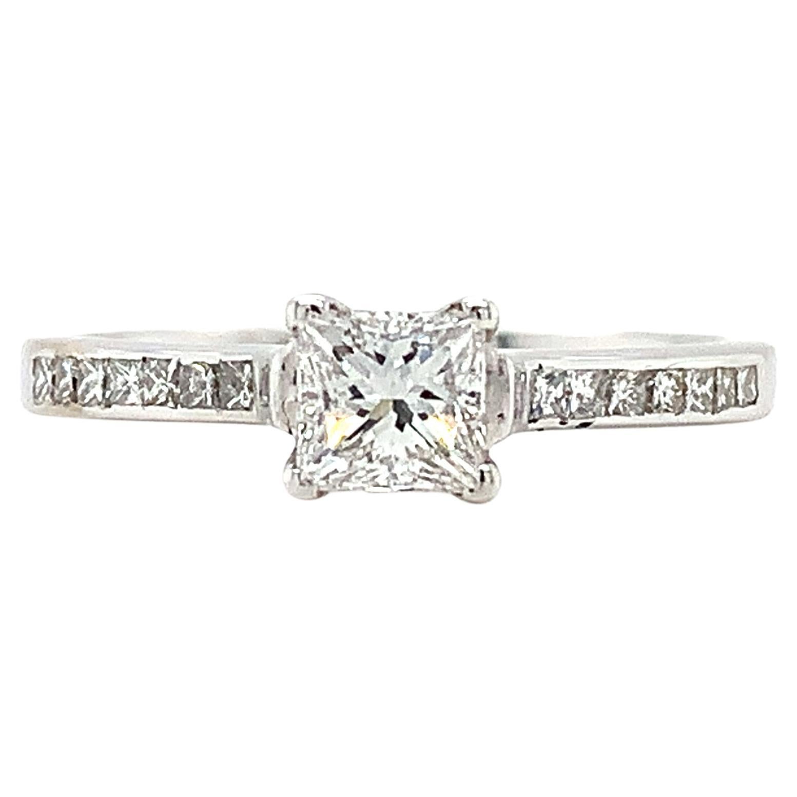 Anillo de compromiso Princes Diamond Solitaire de oro blanco de 18 quilates