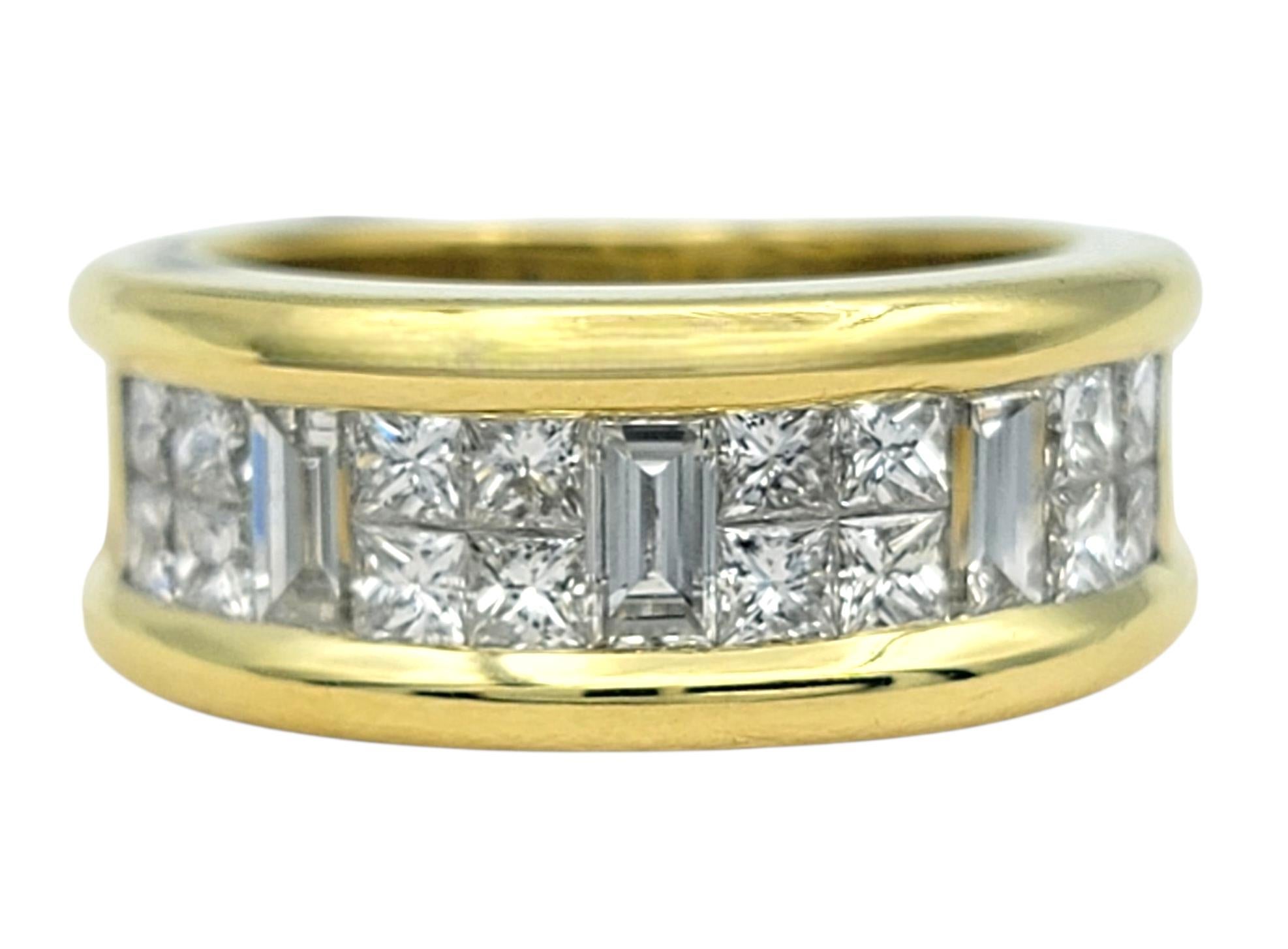Contemporain Bague semi-éternelle en or jaune 18 carats avec diamants princesses et baguettes en vente
