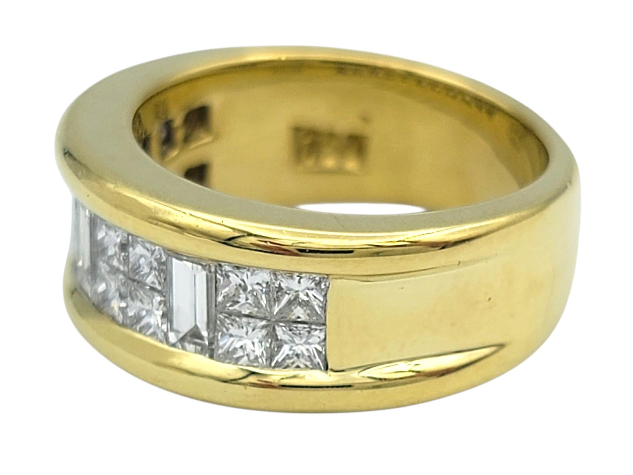 Taille princesse Bague semi-éternelle en or jaune 18 carats avec diamants princesses et baguettes en vente