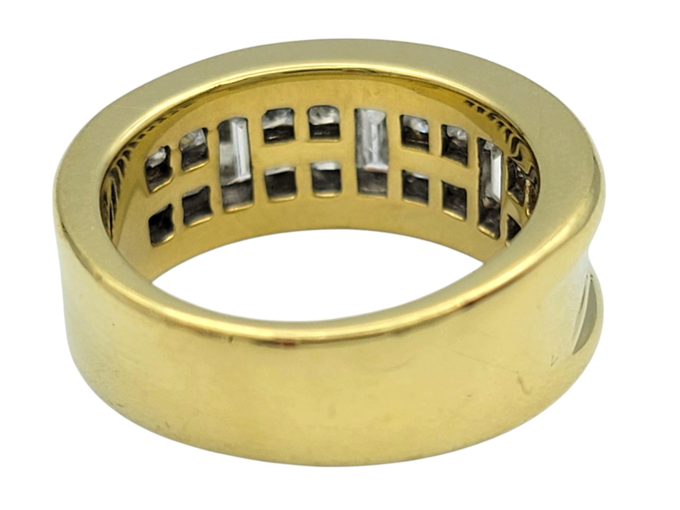 Bague semi-éternelle en or jaune 18 carats avec diamants princesses et baguettes en vente 1