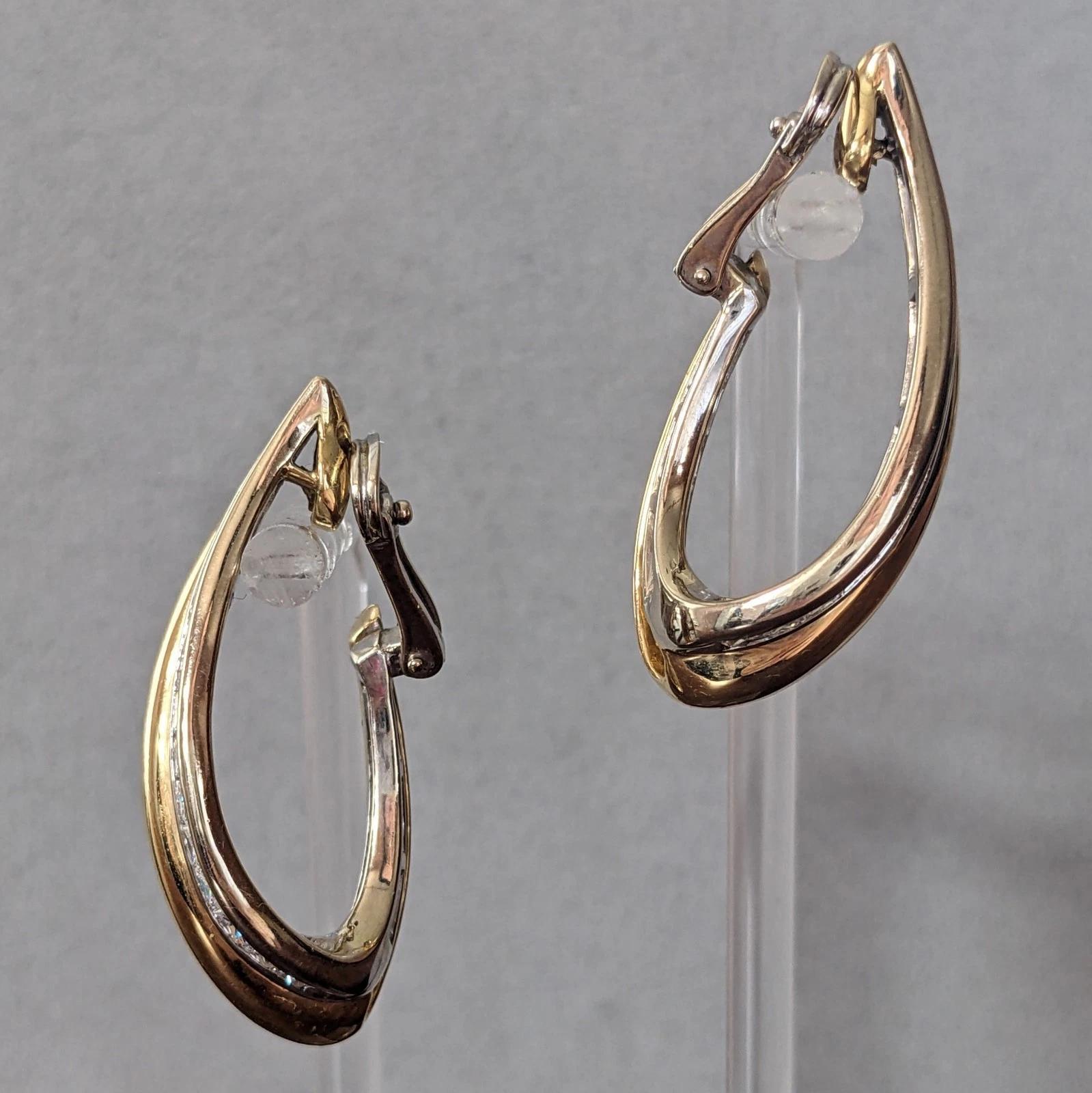 Taglio princess Orecchini a cerchio con diamanti Princess e Baguette in oro bianco e giallo 18 ct. in vendita