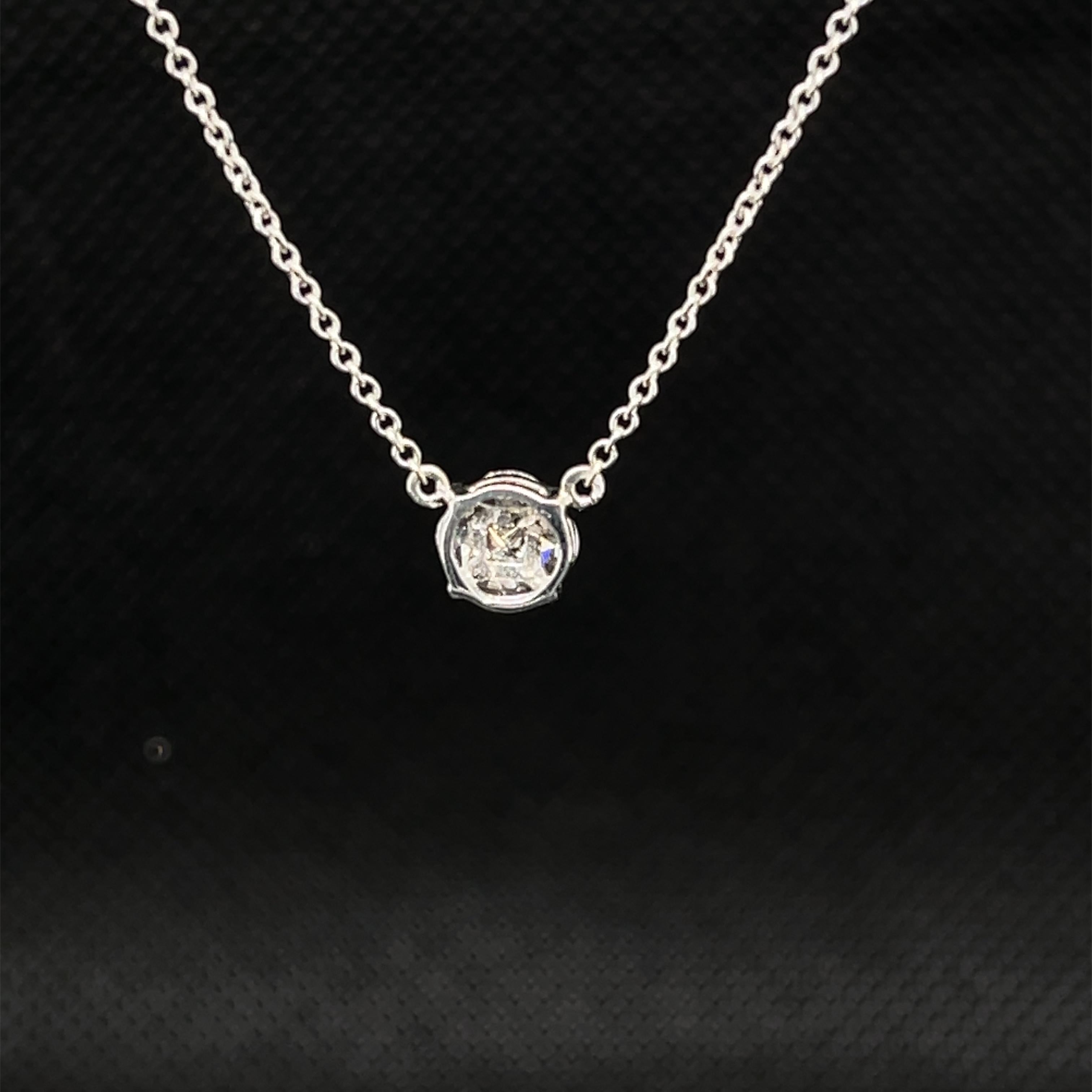 Diamond and White Gold Illusion Pendant Necklace, .26 Carats Total In New Condition In Los Angeles, CA