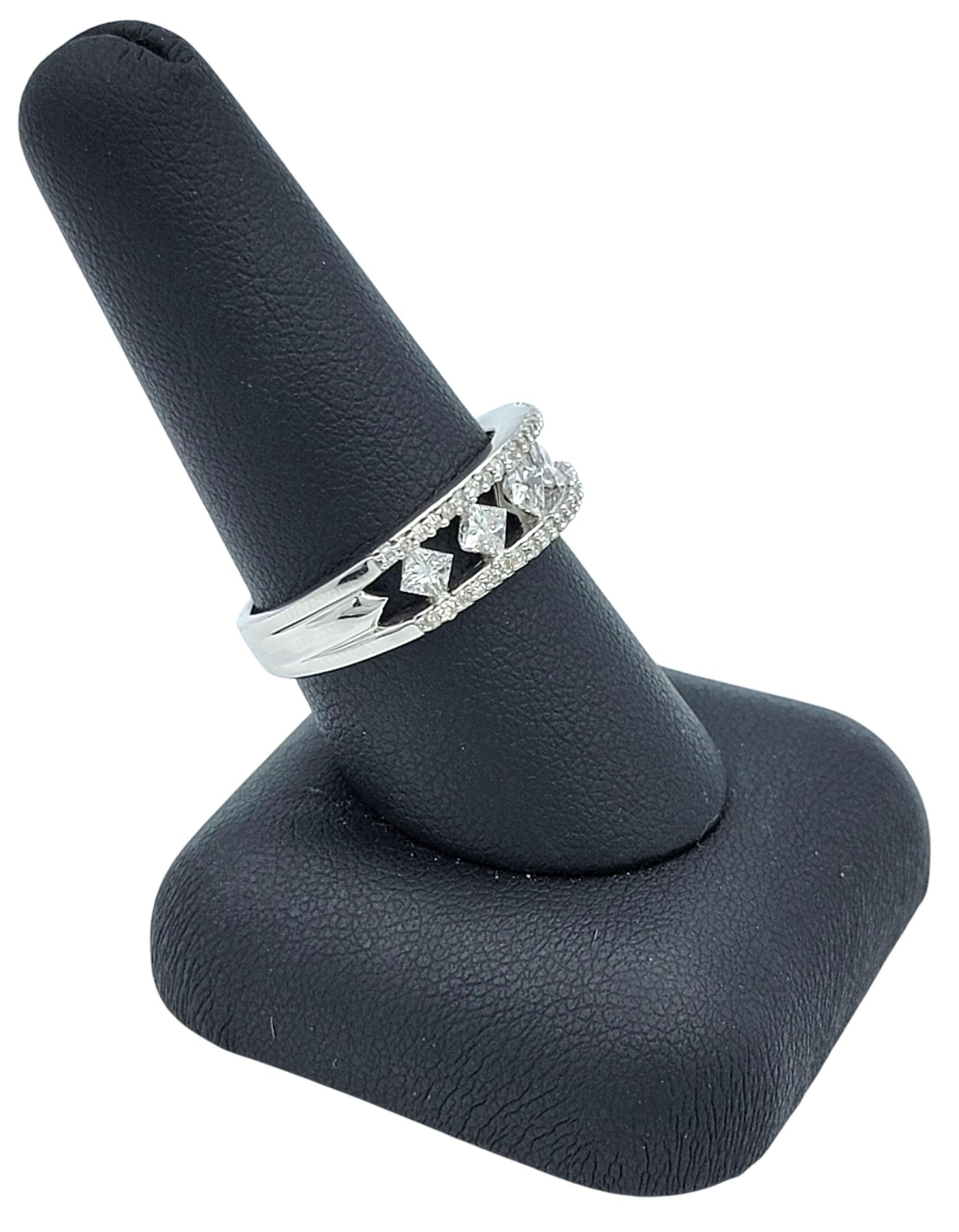 Bague à anneau en or 14 carats avec diamants princesse et ronds de taille semi-éternelle en vente 6
