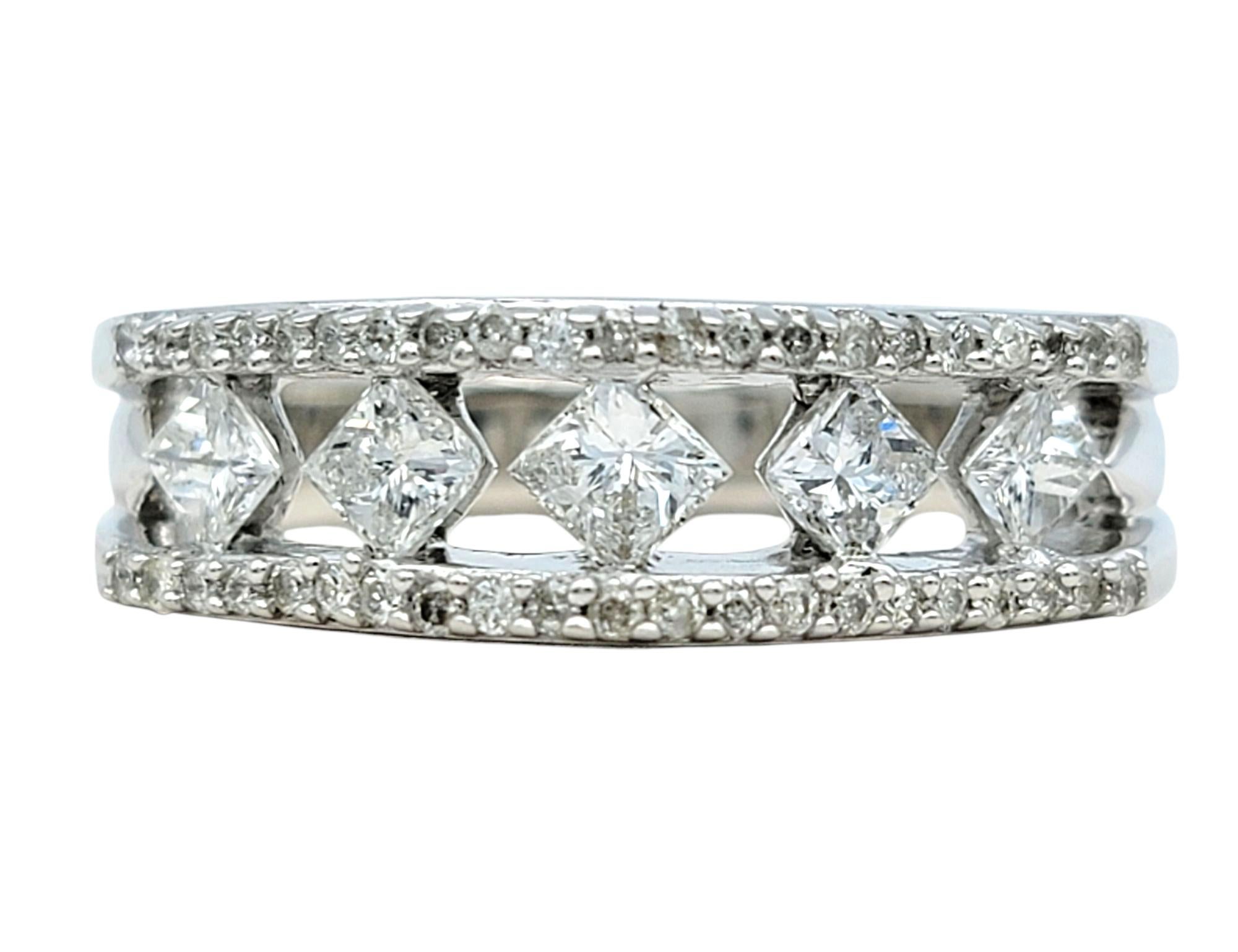 Contemporain Bague à anneau en or 14 carats avec diamants princesse et ronds de taille semi-éternelle en vente