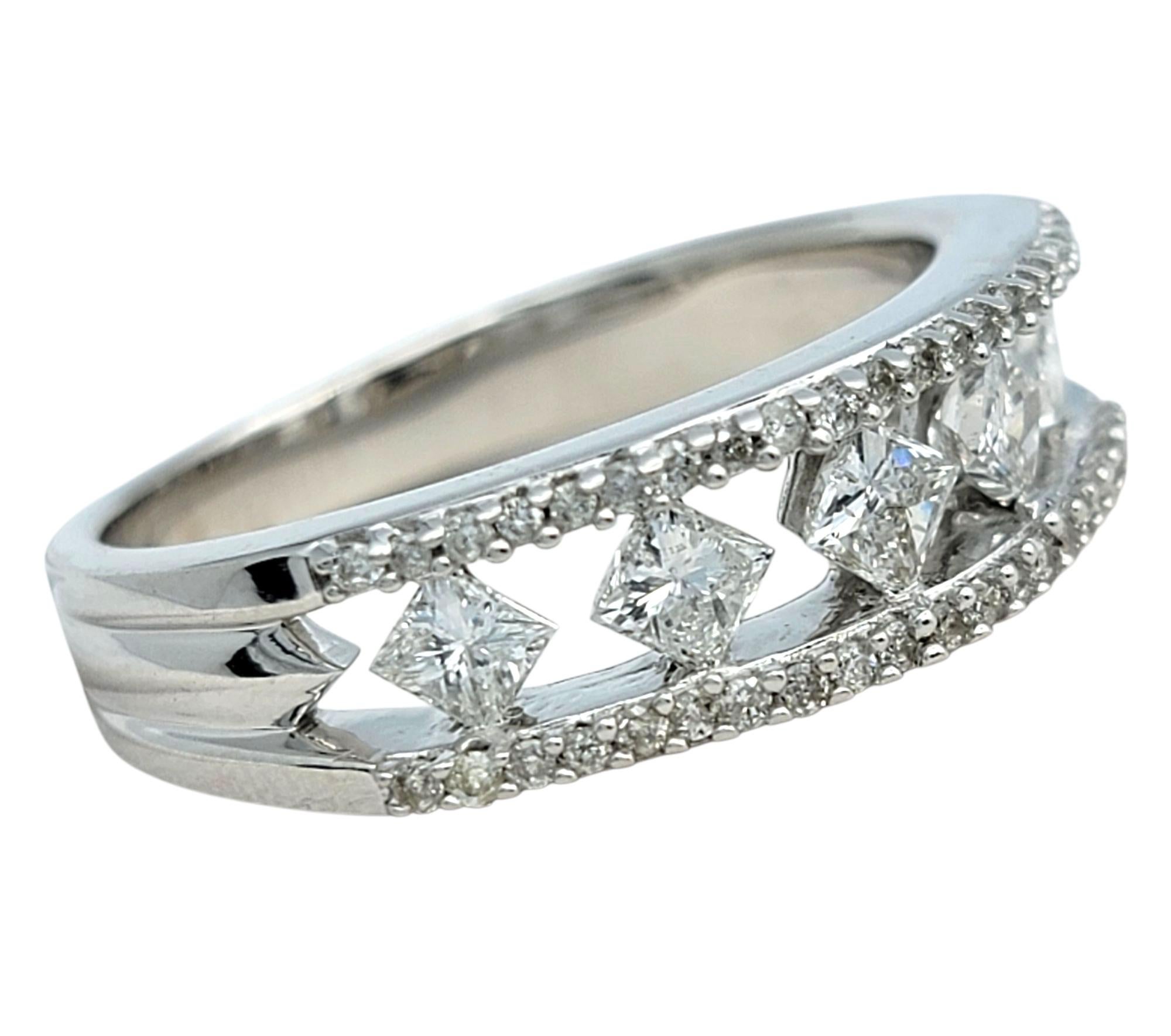 Taille princesse Bague à anneau en or 14 carats avec diamants princesse et ronds de taille semi-éternelle en vente
