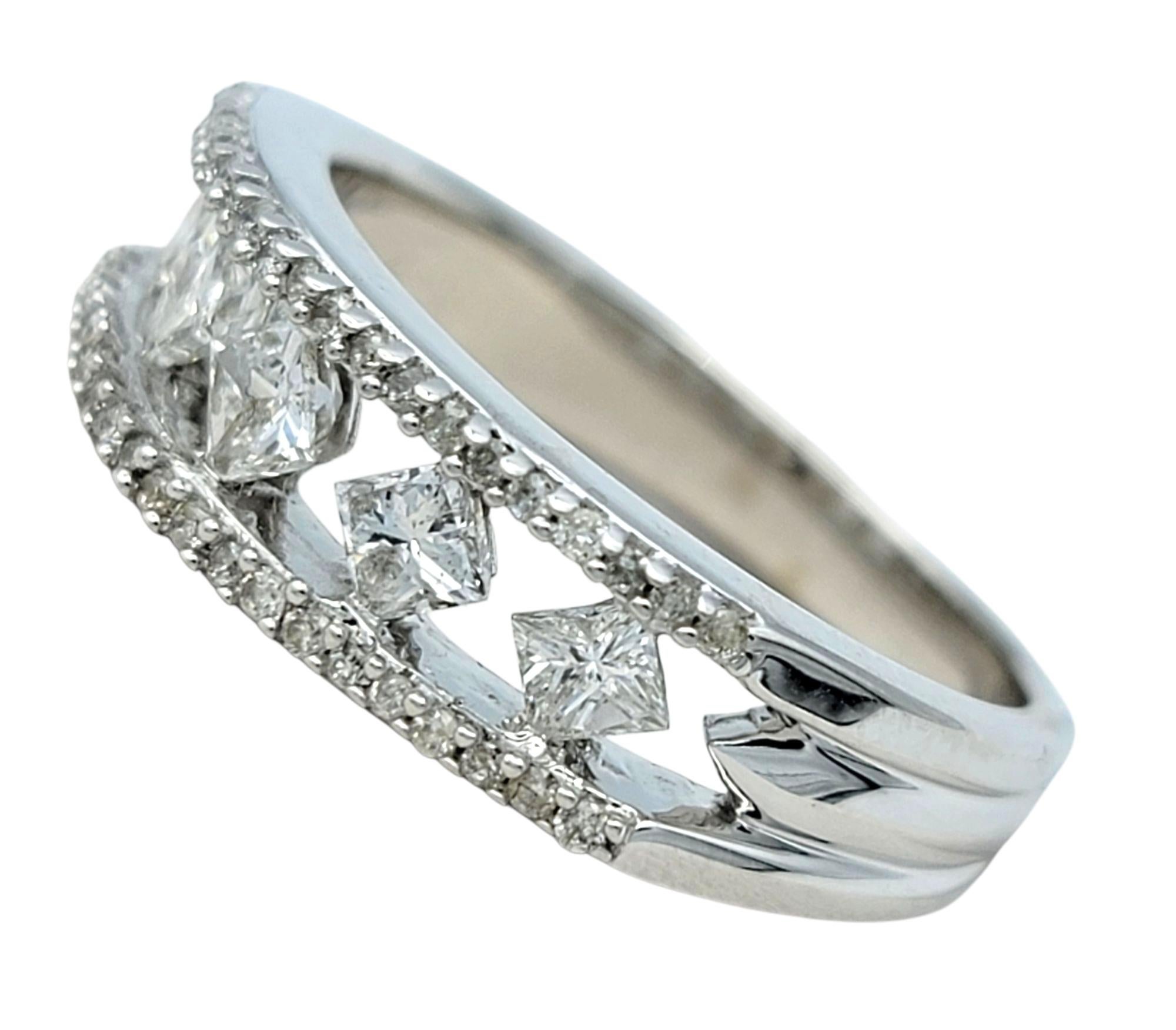 Bague à anneau en or 14 carats avec diamants princesse et ronds de taille semi-éternelle Bon état - En vente à Scottsdale, AZ