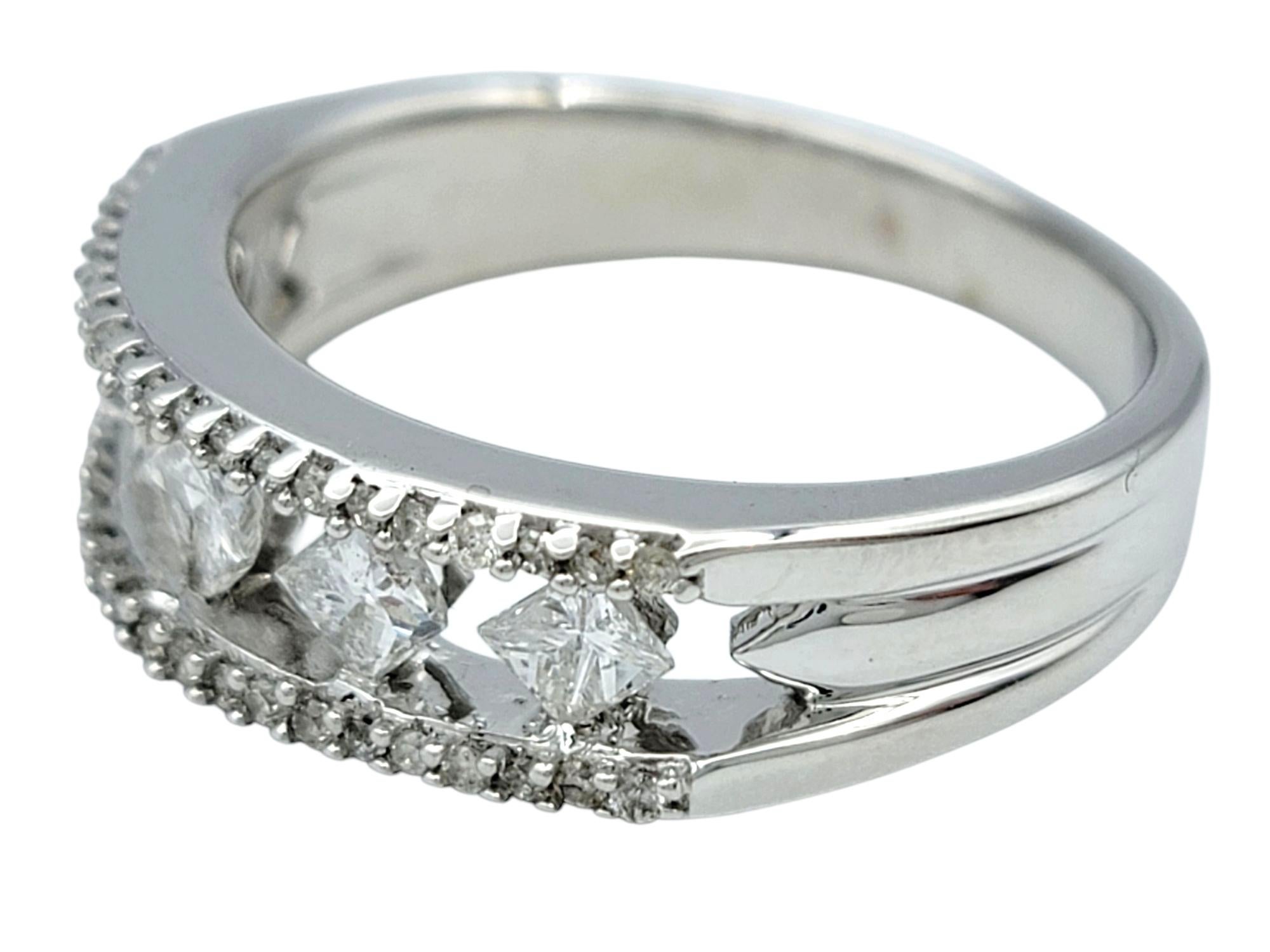 Bague à anneau en or 14 carats avec diamants princesse et ronds de taille semi-éternelle Pour femmes en vente