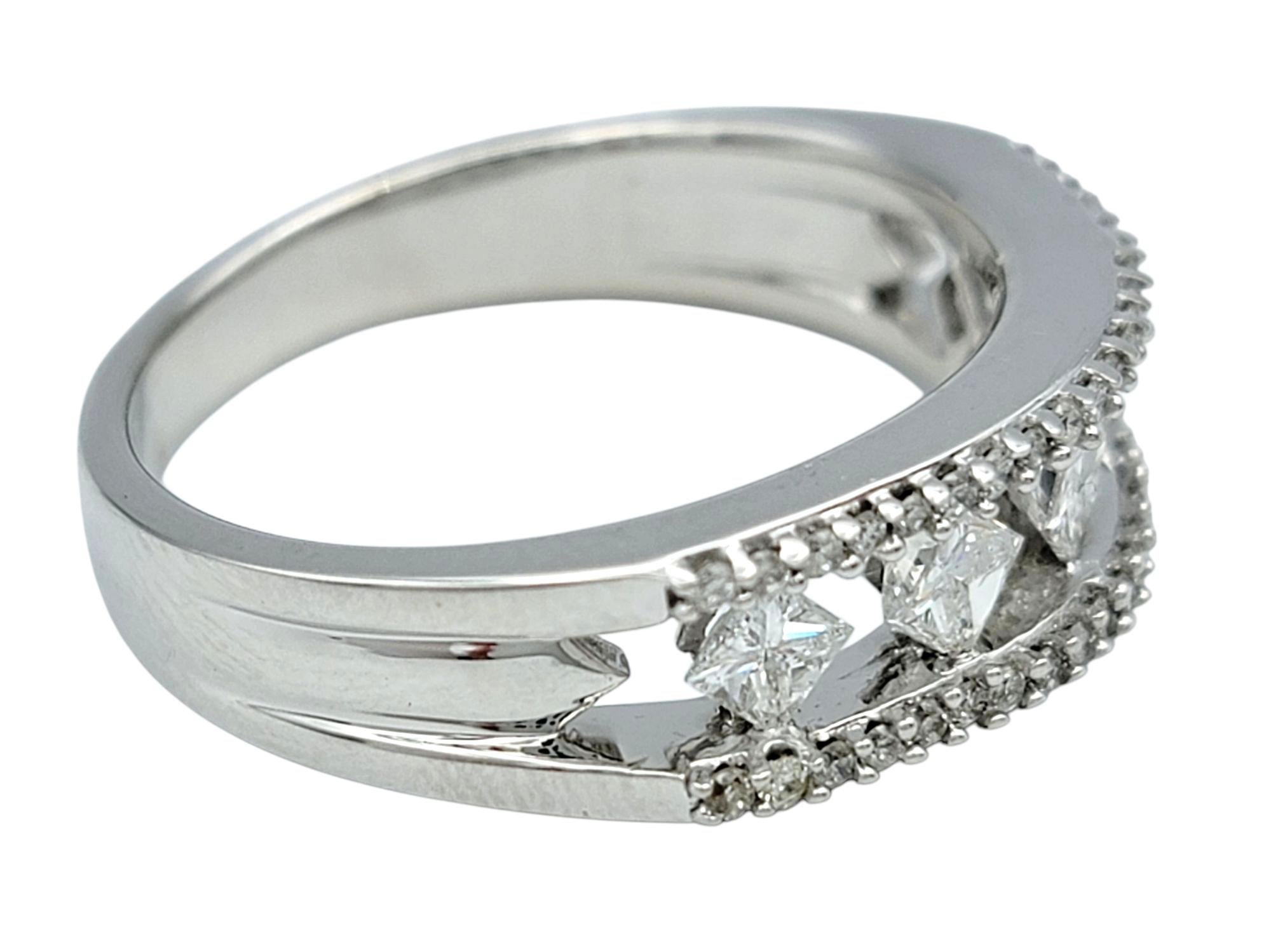 Bague à anneau en or 14 carats avec diamants princesse et ronds de taille semi-éternelle en vente 1