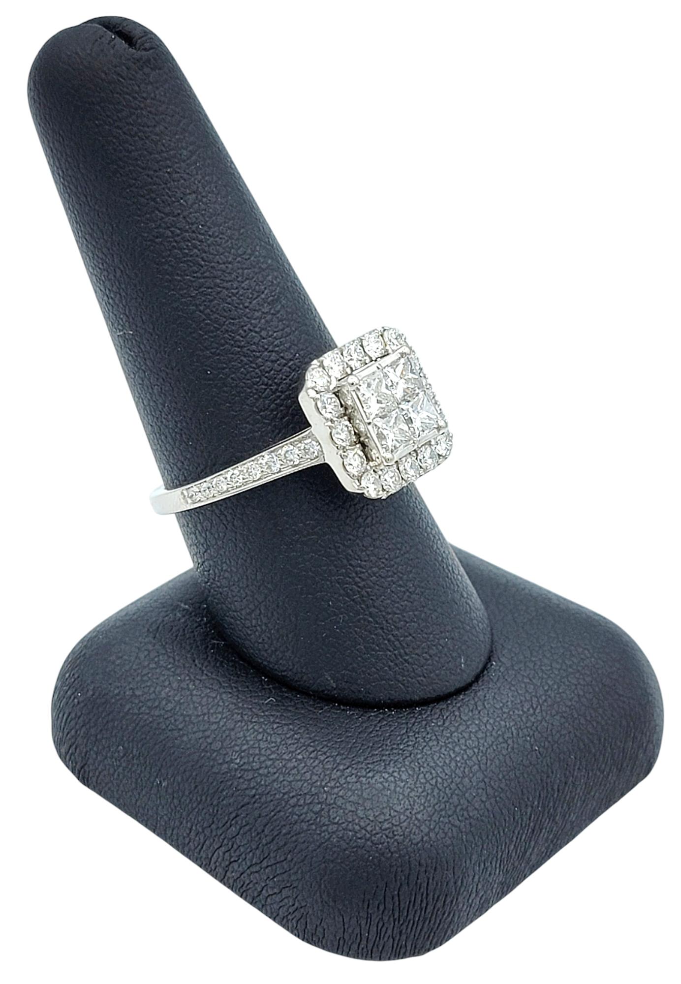 Anello con diamante quadrato taglio Princess e rotondo in oro bianco lucido 14 carati in vendita 6