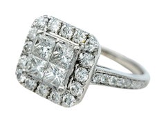 Anillo de compromiso con halo cuadrado y diamantes de talla princesa y redonda, en oro blanco de 14 quilates