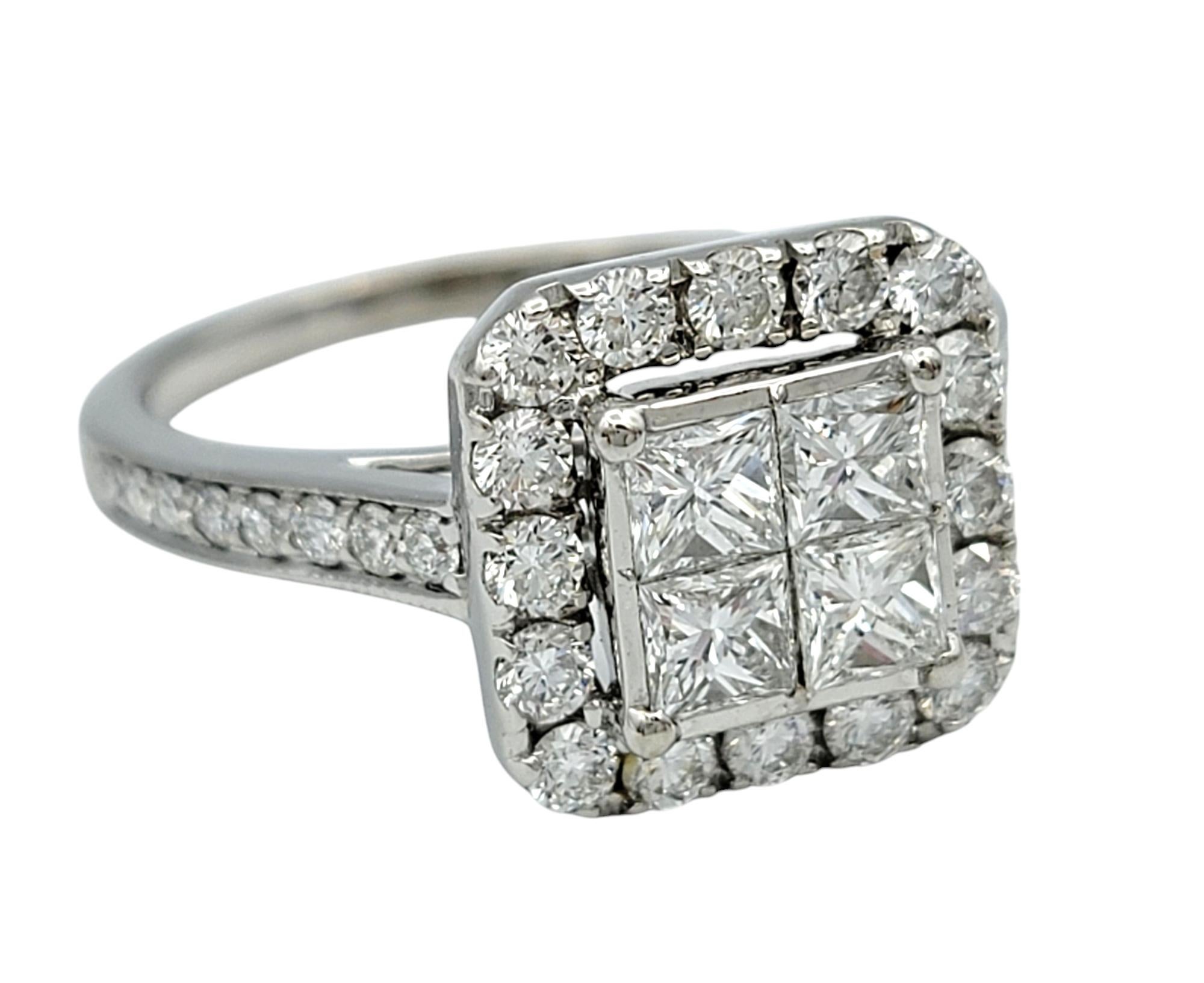 Contemporaneo Anello con diamante quadrato taglio Princess e rotondo in oro bianco lucido 14 carati in vendita