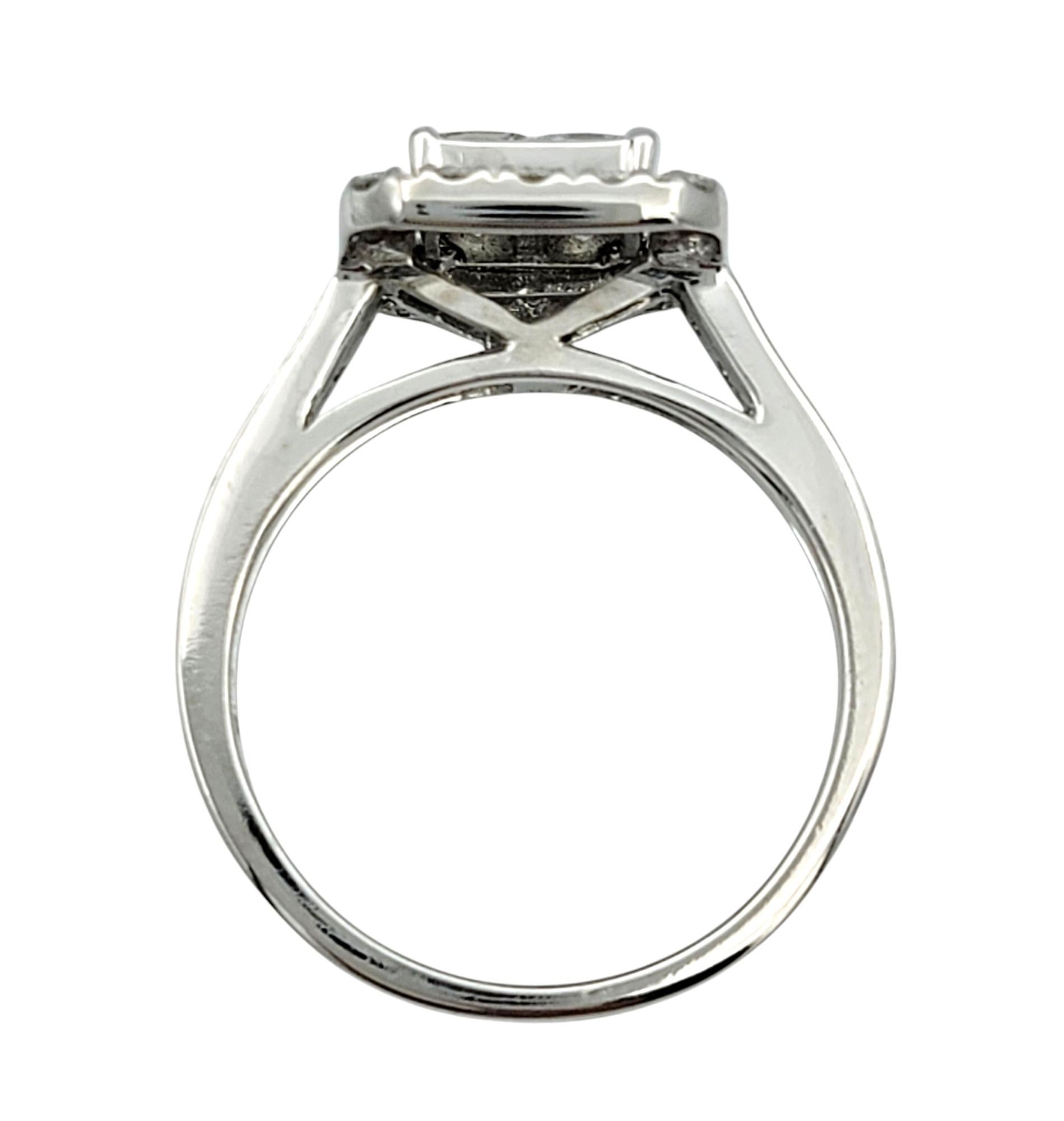 Anello con diamante quadrato taglio Princess e rotondo in oro bianco lucido 14 carati In condizioni buone in vendita a Scottsdale, AZ