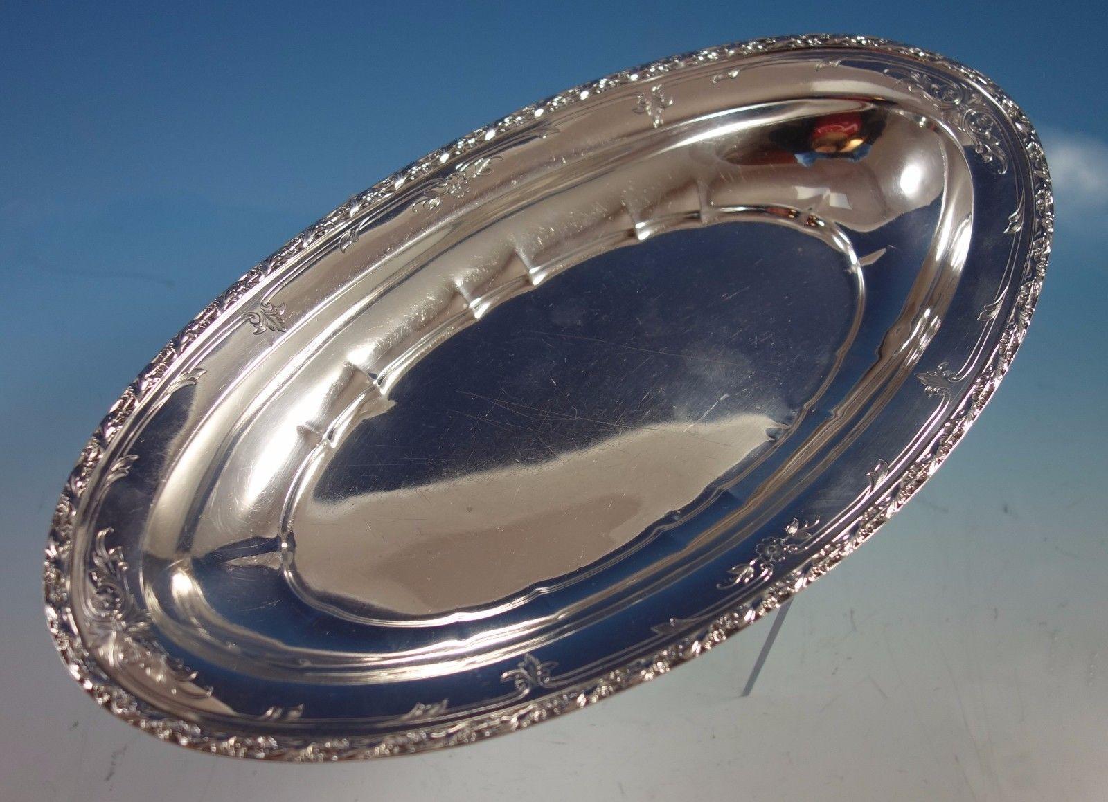 Princess Anne by Wallace 
Lovely sterling silver Princess Anne by Wallace oval bread bowl or bread tray, marked #3220-2. This piece weighs 7.57 troy ounces and measures 1 1/2