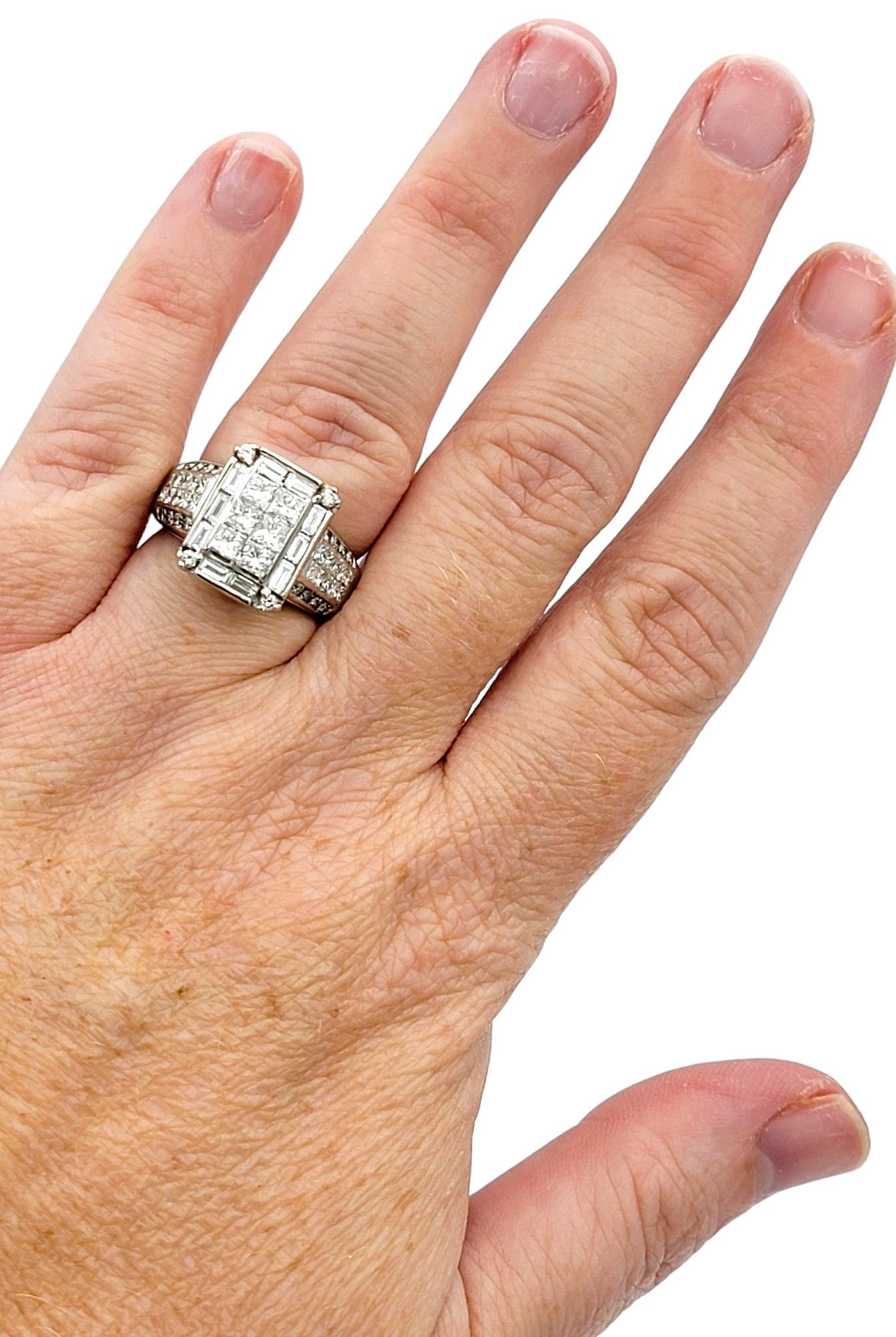 Quadratischer Prinzessin-, Baguette- und runder Diamant-Cluster-Ring aus 14 Karat Weißgold im Angebot 2