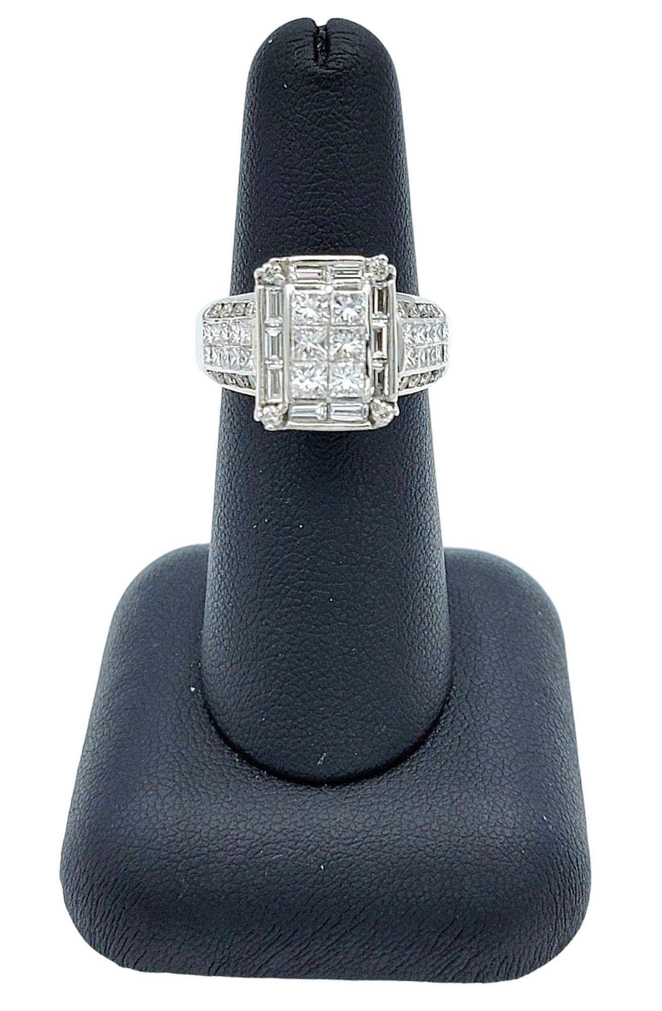 Quadratischer Prinzessin-, Baguette- und runder Diamant-Cluster-Ring aus 14 Karat Weißgold im Angebot 3