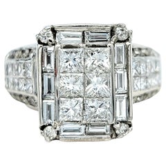 Anello a grappolo quadrato con diamanti Princess, Baguette e rotondi in oro bianco 14 carati
