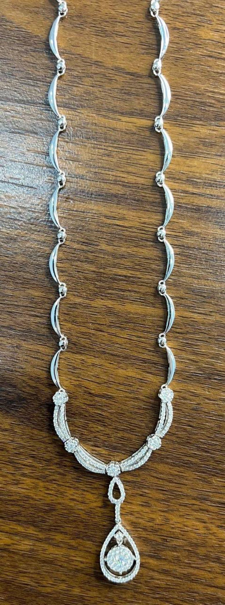 Collana Lariat con ciondolo in oro bianco 18 carati con diamanti, stile pettorina Princess. in vendita 2