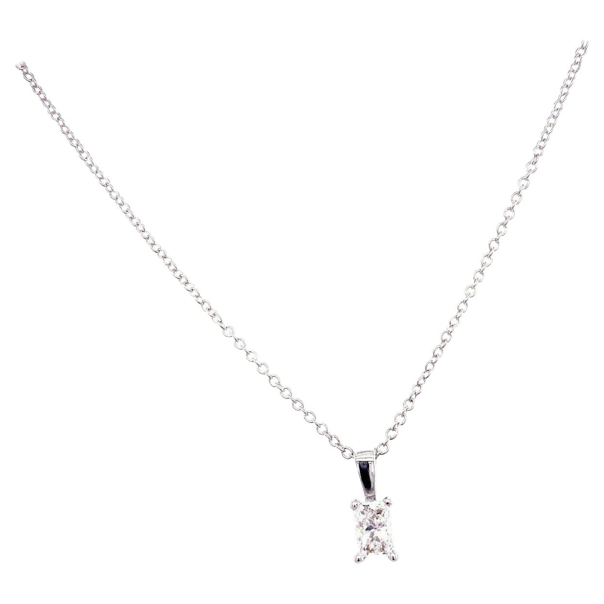 Pendentif en or blanc 18 ct avec chaîne et diamant taille princesse de 0,35 ct