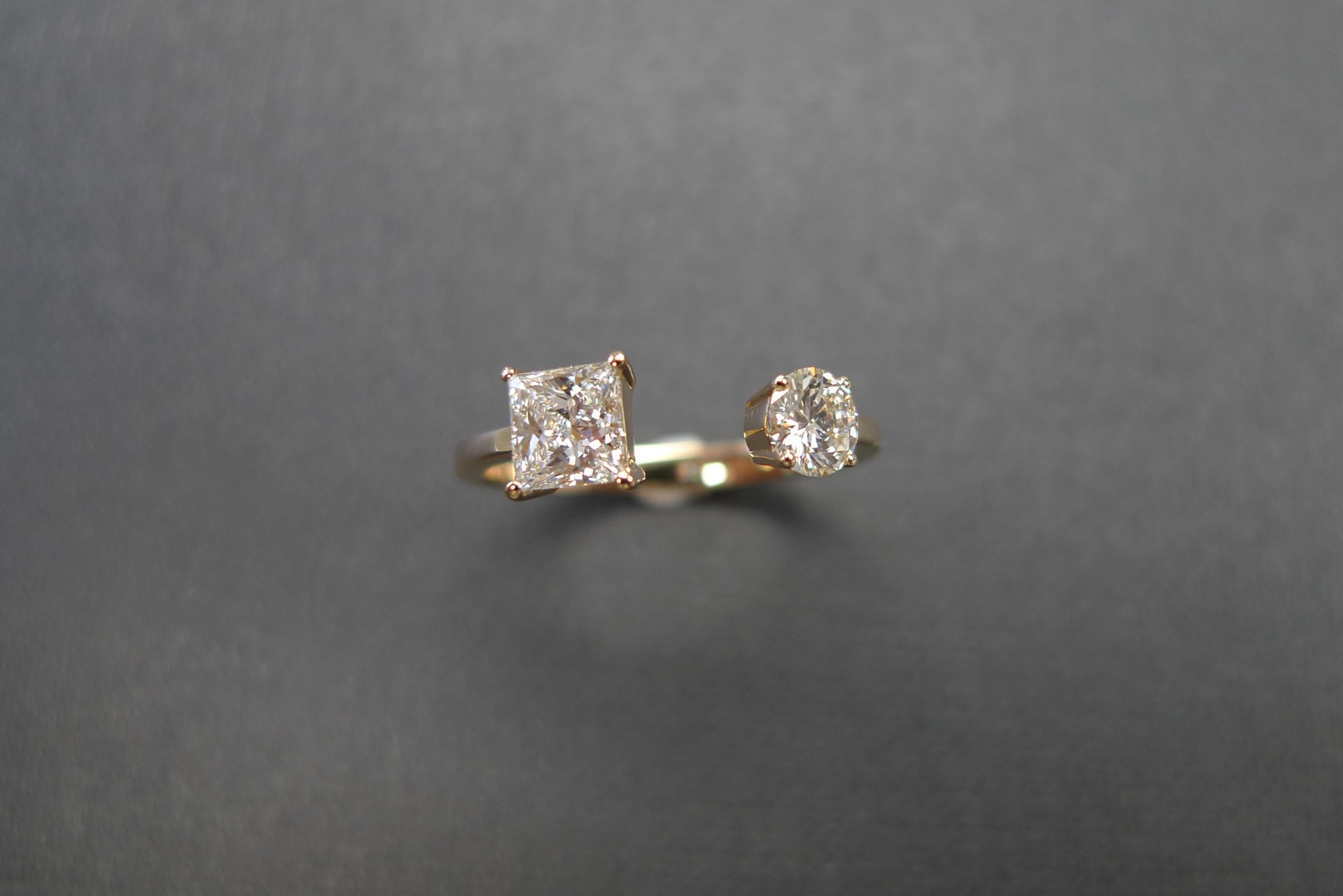 Im Angebot: Minimalistischer Verlobungsring mit Diamant im Prinzessinnenschliff und Rundschliff und gemischter Manschette () 6