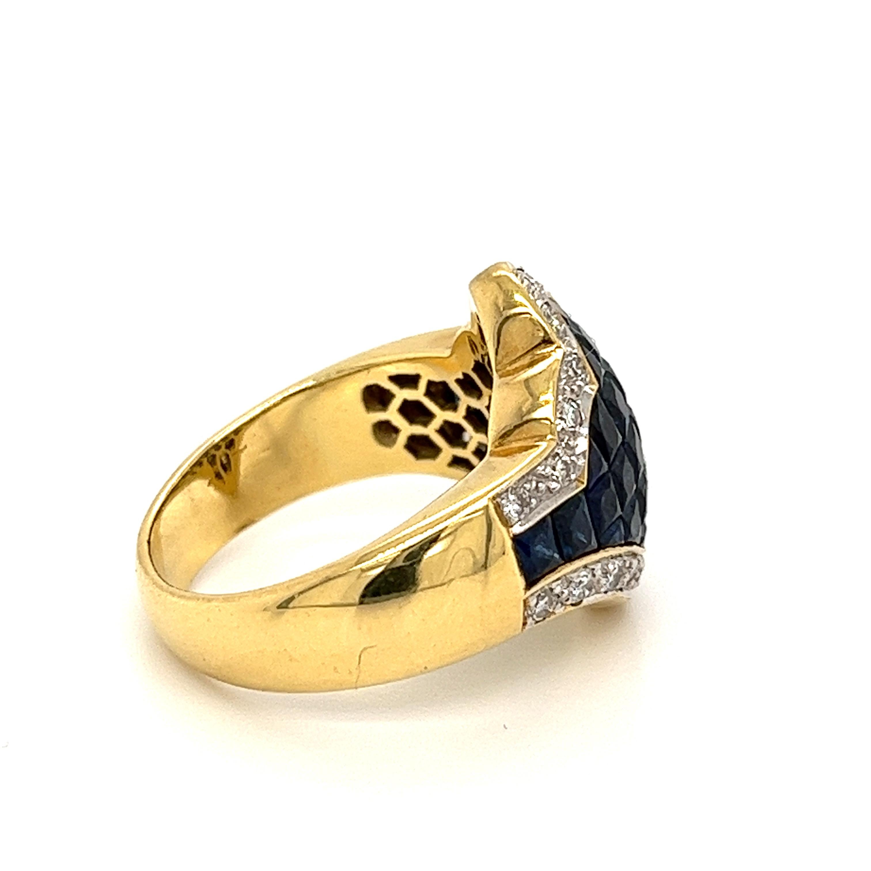 Modern Princess Cut Blue Sapphire and Diamond 18K Yellow Gold Cluster Ring For Sale