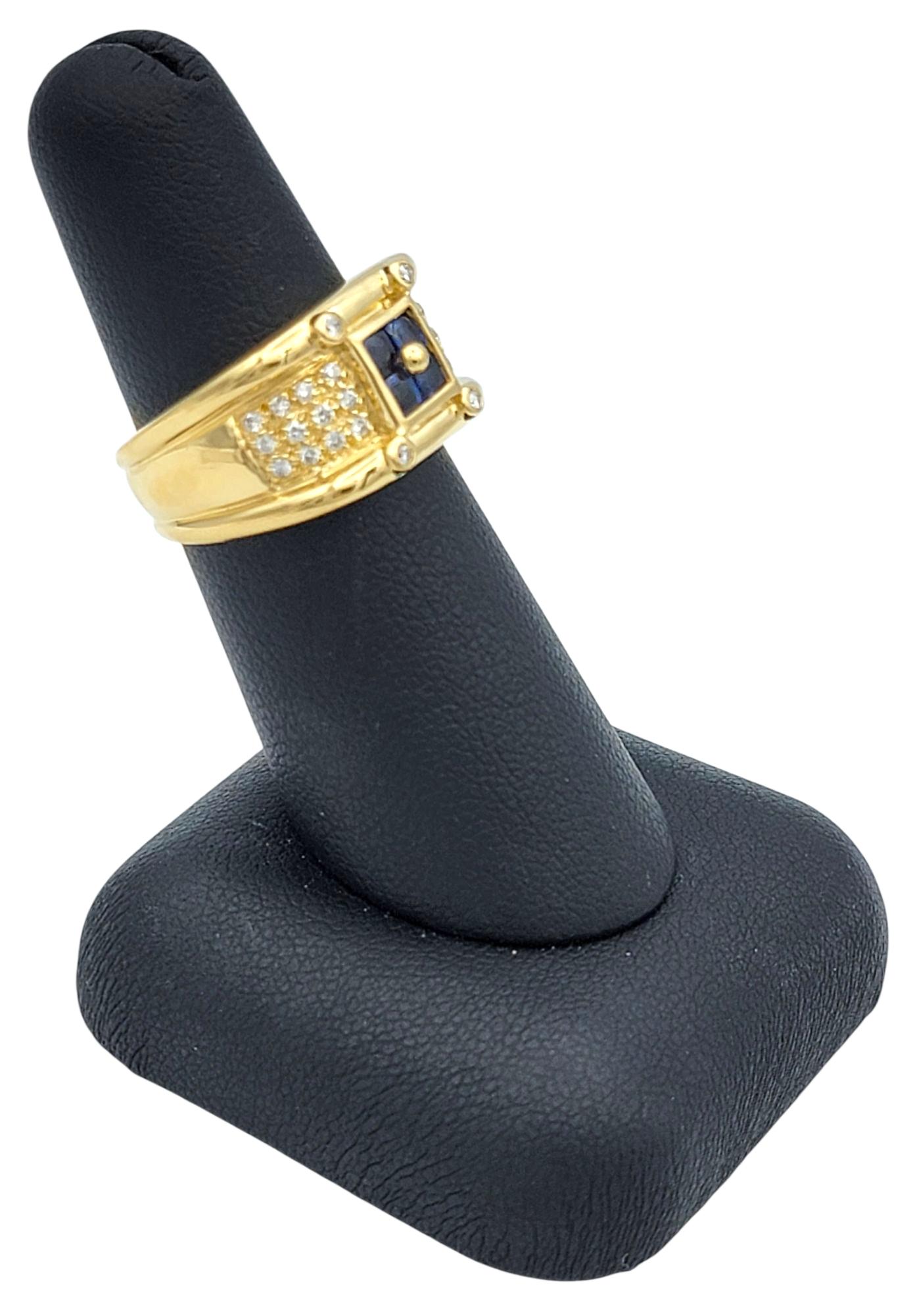 Princess Cut Blue Sapphire and Round Diamond Wide Band Ring 18 Karat Yellow Gold en venta 5
