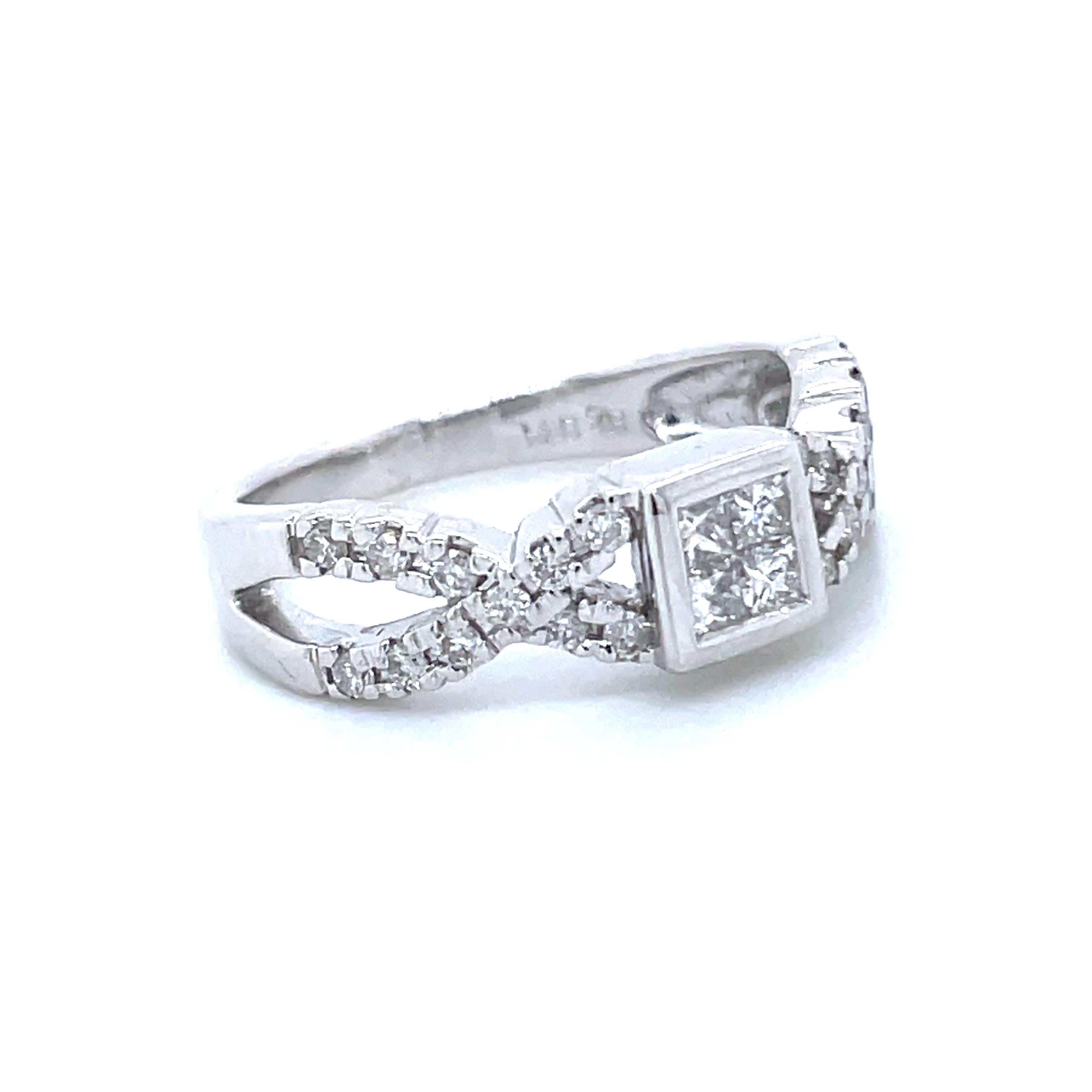 Bague de fiançailles en or blanc 14 carats princesse 0,28 diamant naturel rond en vente 2