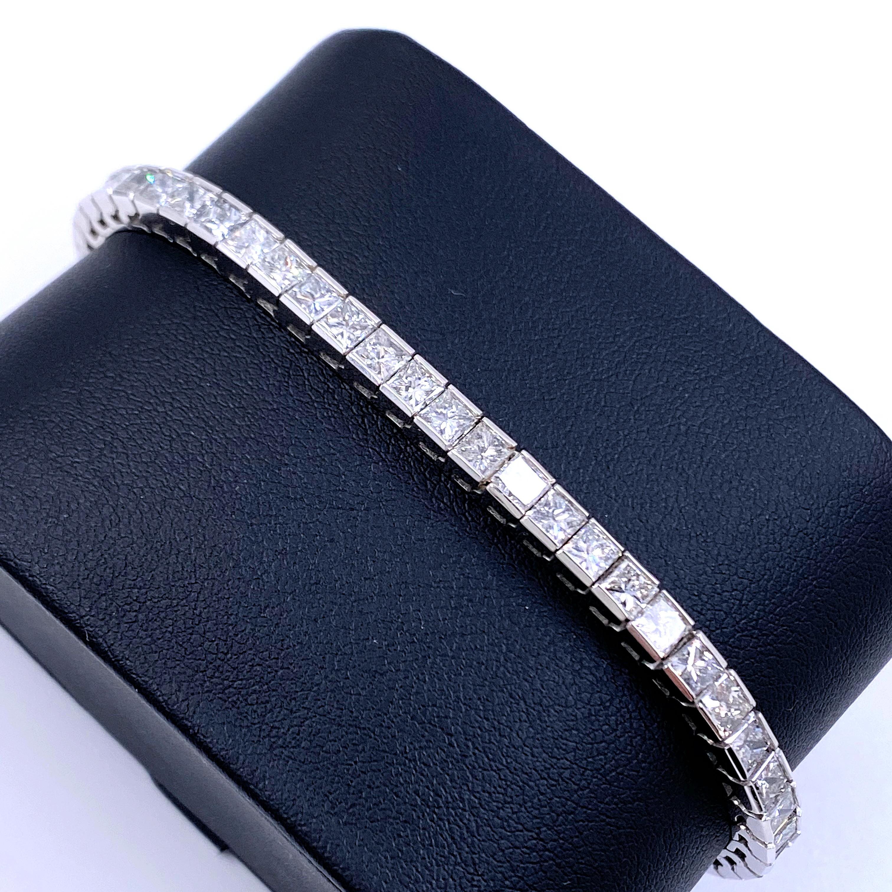 Princess Cut Diamond 12.00 Carat Tennis Bracelet 14 Karat White Gold In Excellent Condition For Sale In San Diego, CA