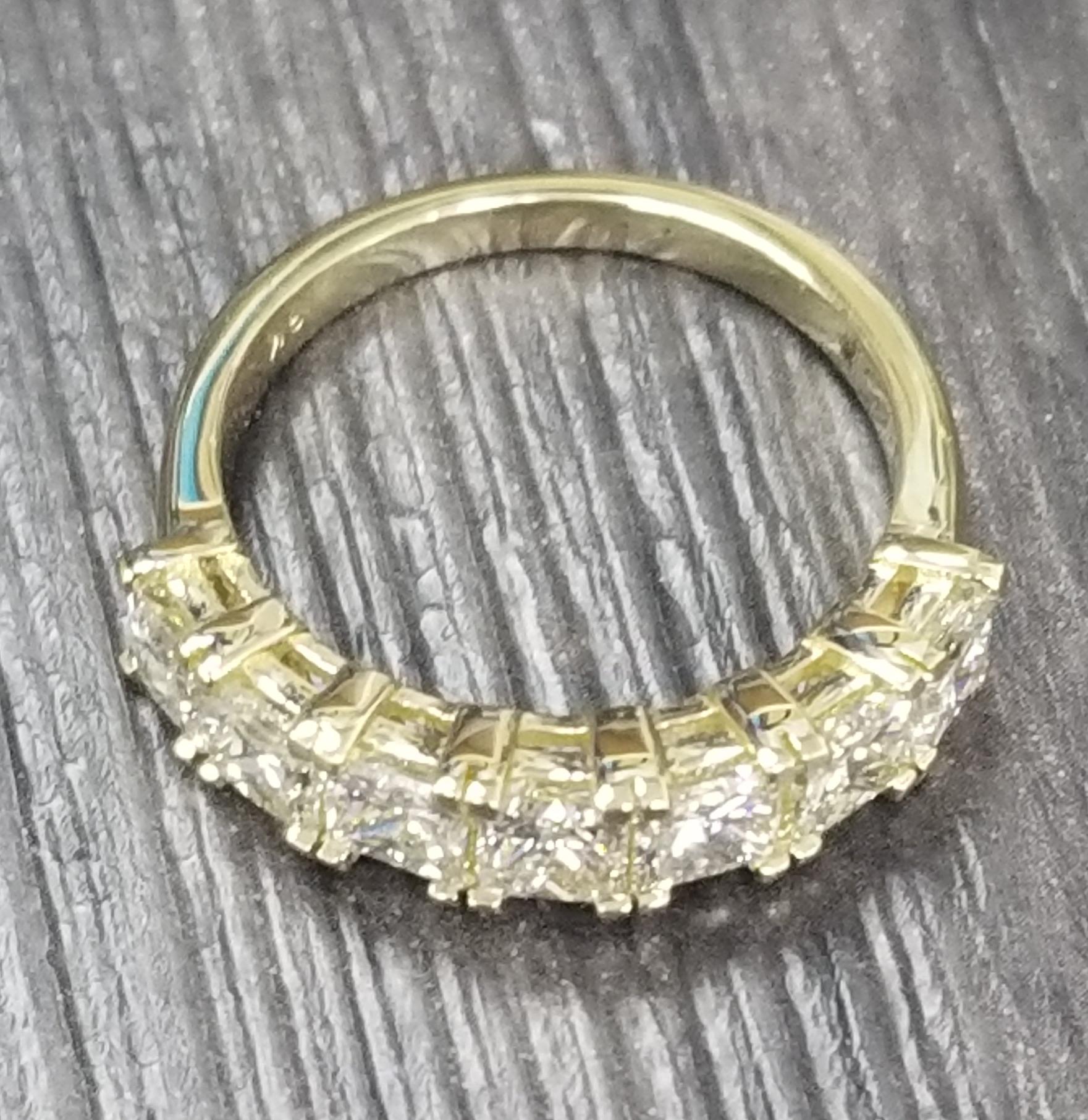 Princess Cut Diamond 2.30 Carat Wedding Ring in 18 Karat Yellow Gold For Sale 1