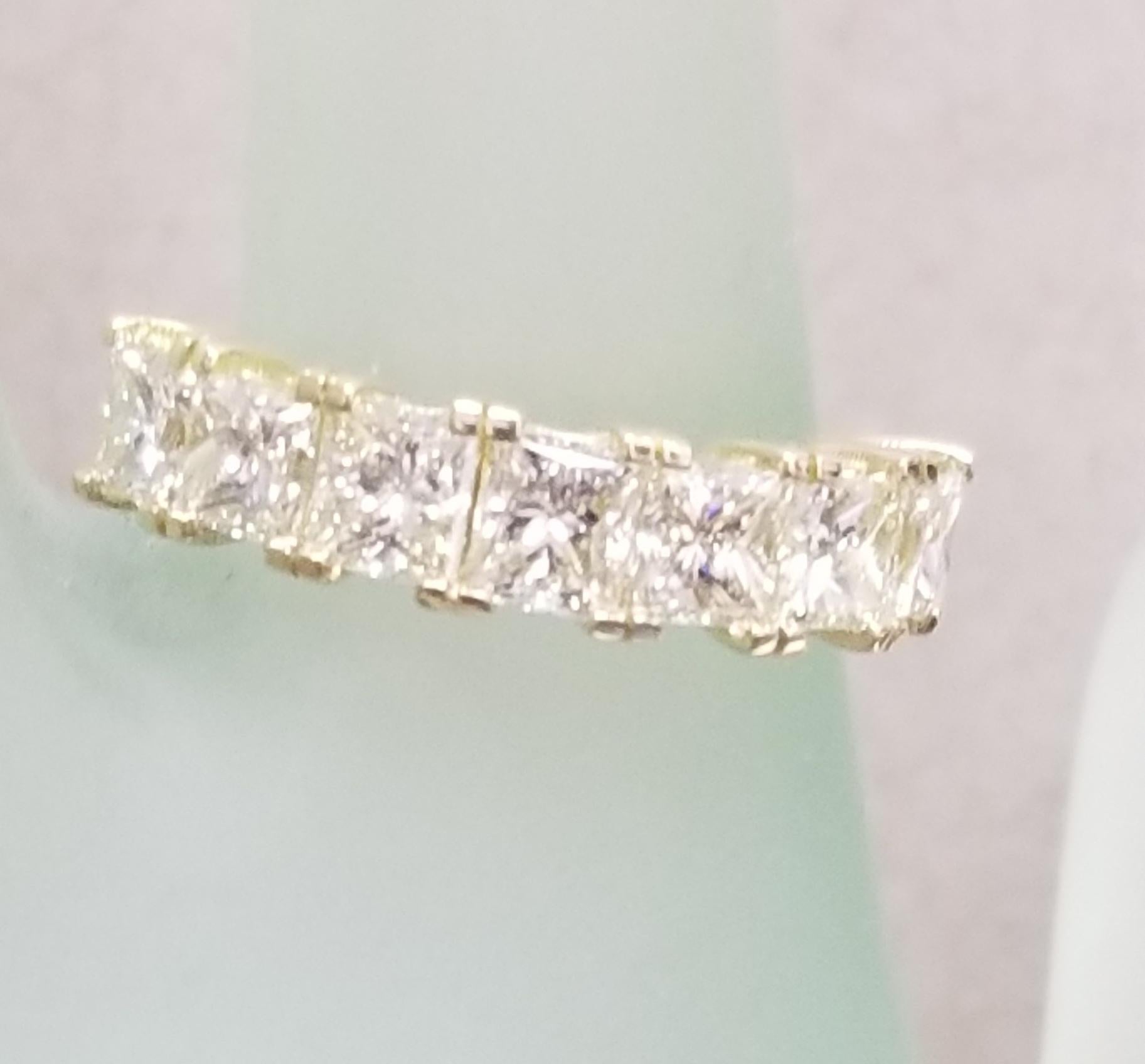 Princess Cut Diamond 2.30 Carat Wedding Ring in 18 Karat Yellow Gold For Sale 2