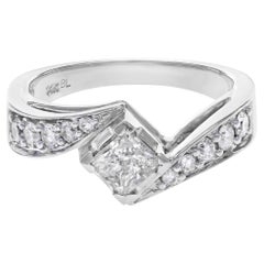 Bague de fiançailles pour femme en or blanc 14 carats avec diamants taille princesse de 1,35 ct. pt.