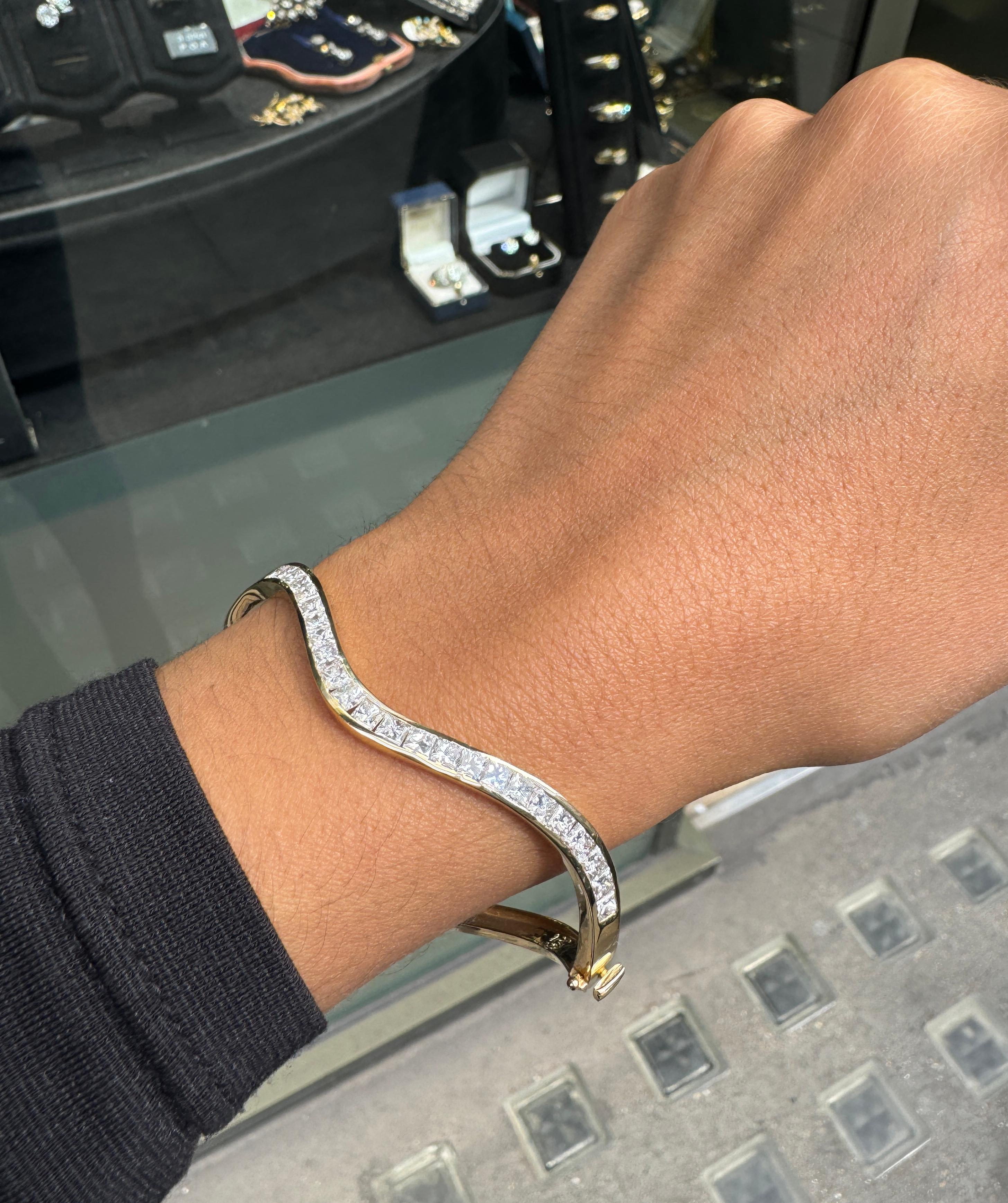 Taille princesse Bracelet en or jaune 18 carats, diamant taille princesse et fines vagues en vente