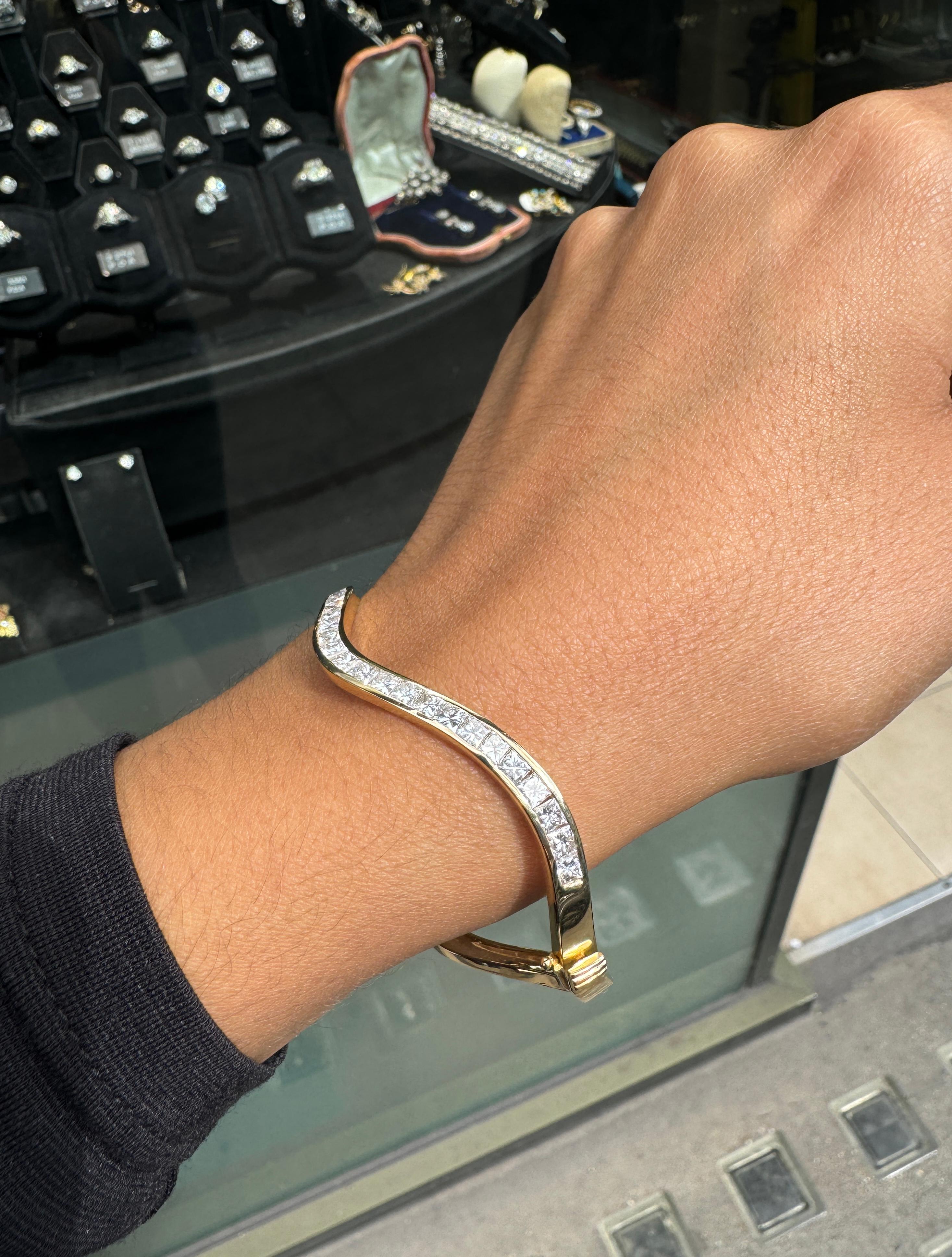 Bracelet en or jaune 18 carats, diamant taille princesse et fines vagues Excellent état - En vente à London, GB