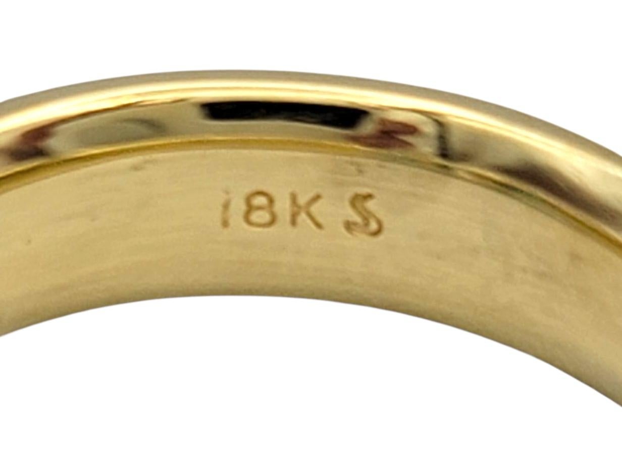Anillo de oro amarillo de 18 quilates con tres piedras, diamante talla princesa y esmeralda en venta 3