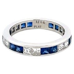Anello a fascia in platino con diamanti e zaffiri taglio Princess