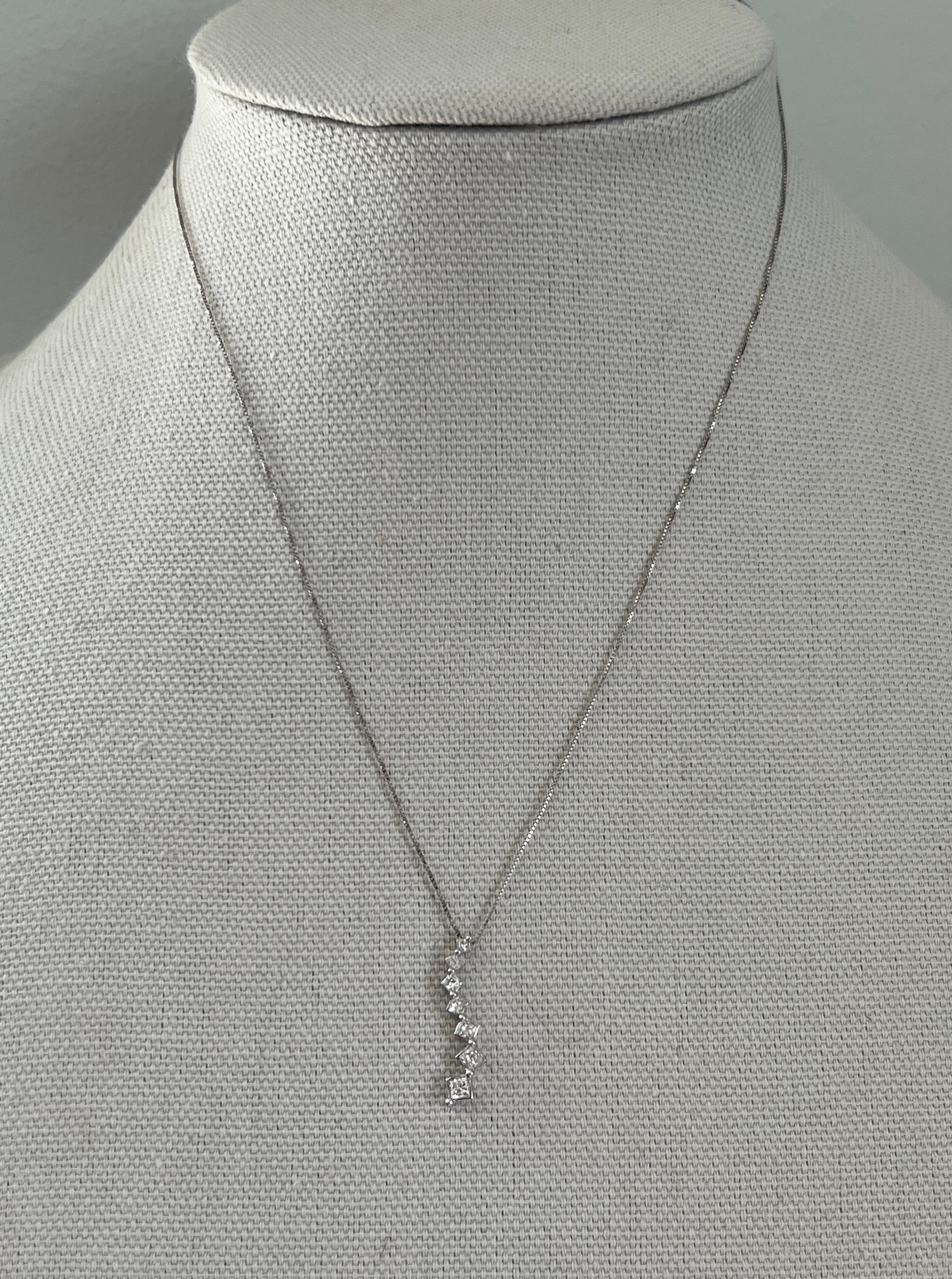 Anhänger-Halskette mit Princesse-Diamant und Weißgold Journey 1