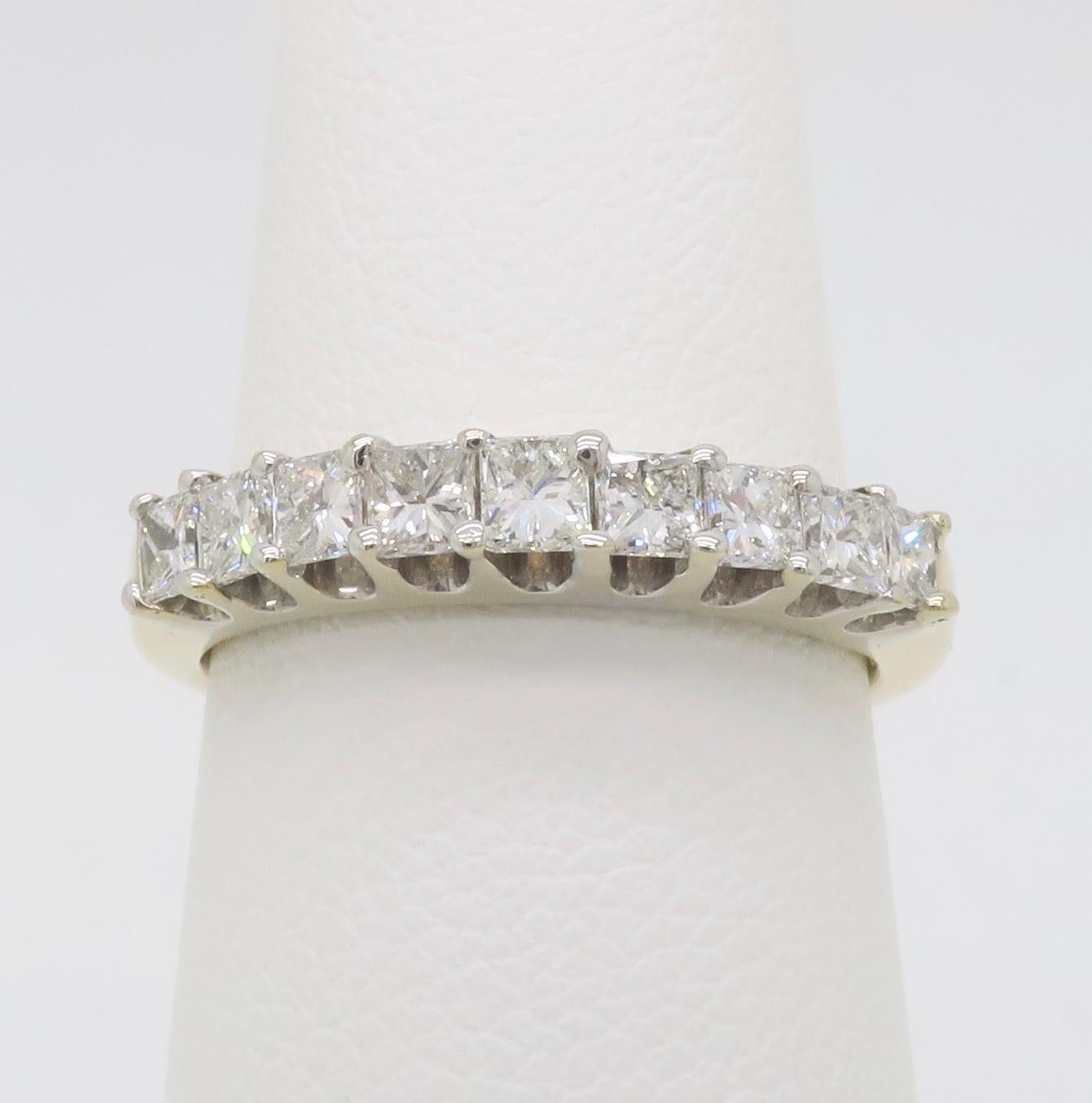 Bandeau en or jaune et blanc avec diamant de taille Princesse Pour femmes en vente
