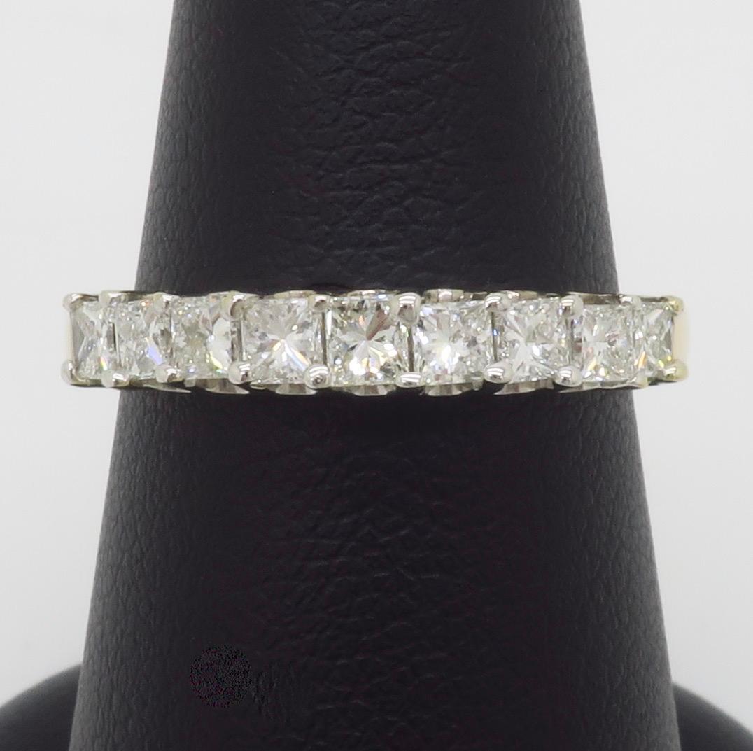 Bandeau en or jaune et blanc avec diamant de taille Princesse en vente 3