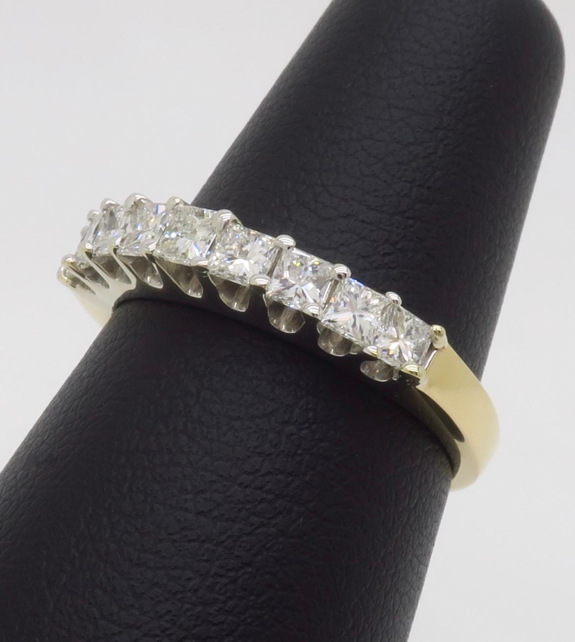 Bandeau en or jaune et blanc avec diamant de taille Princesse en vente 4