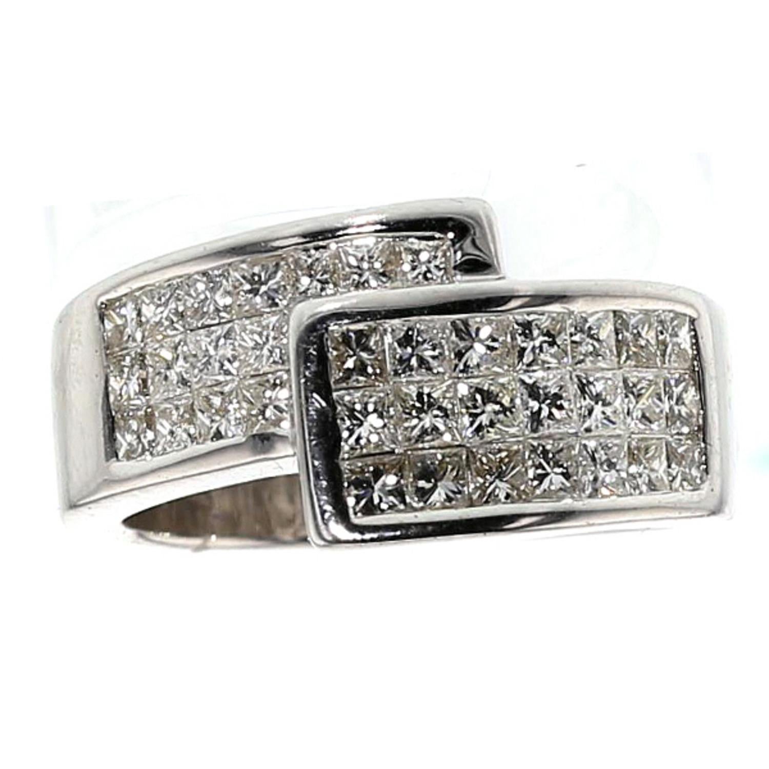 Victorian Princess Cut Diamond Bypaas Ring Made in 18k Gold For Sale