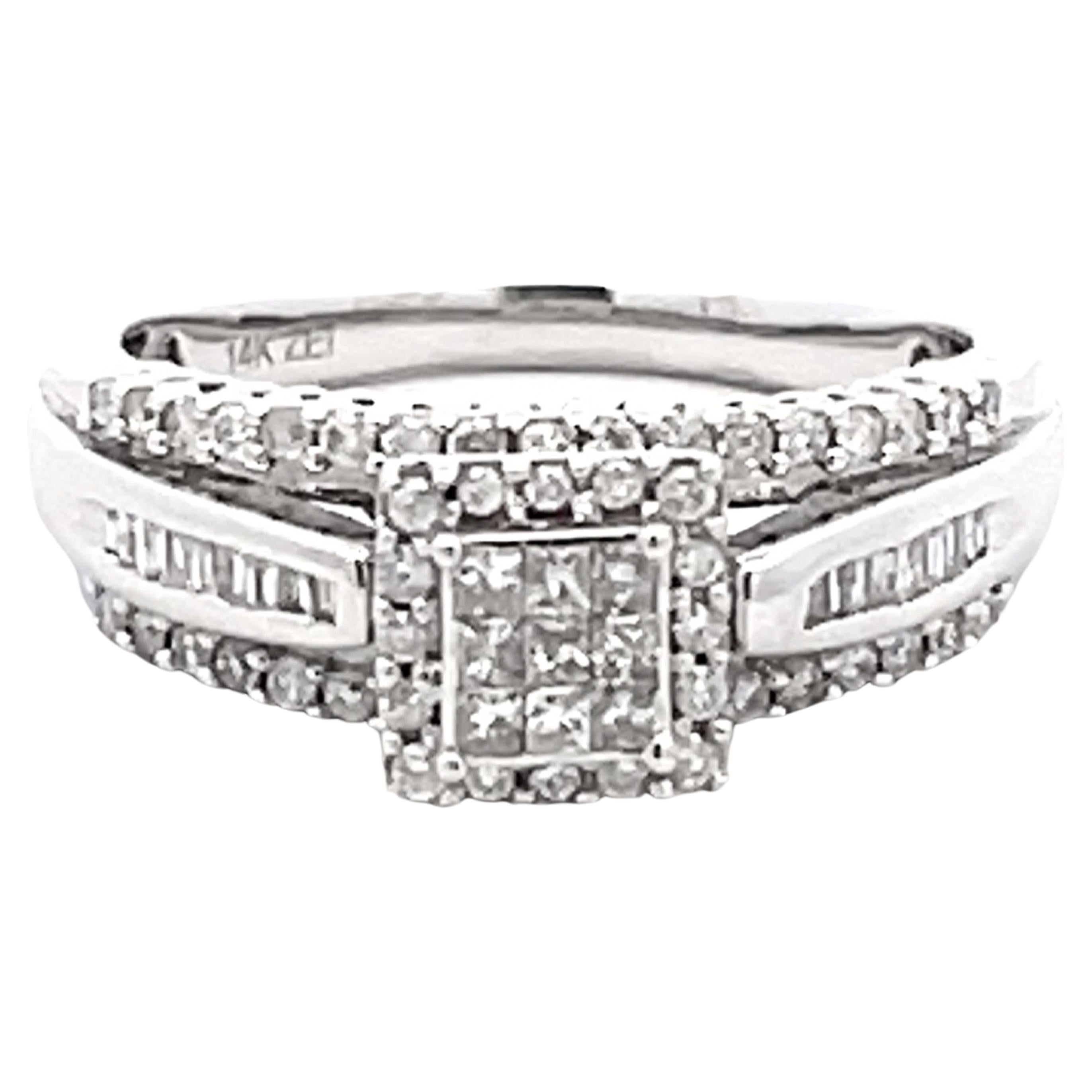 Bague de fiançailles en or blanc 14k avec un diamant central en forme de grappe, taille Princesse en vente