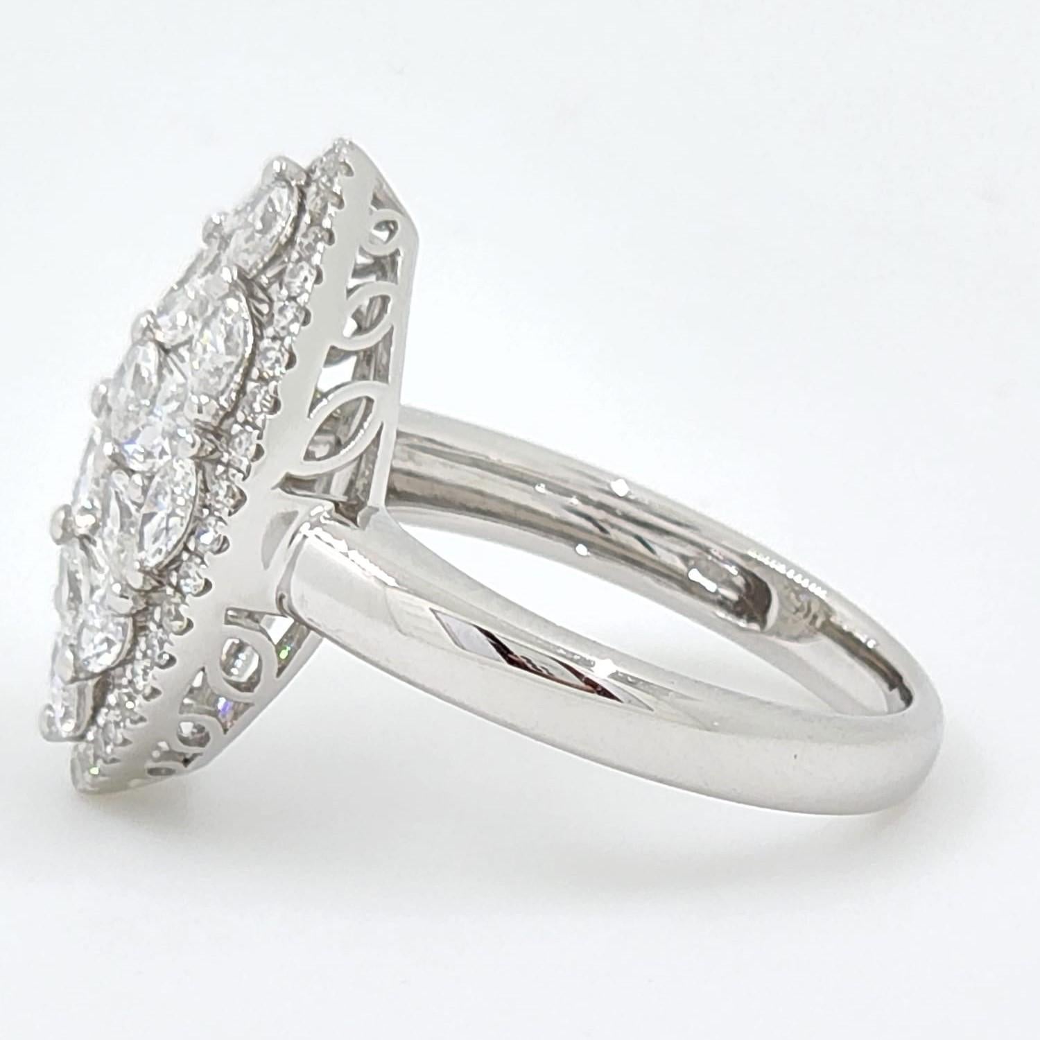 Princess Cut Diamond Cluster Ring in 18 Karat White Gold In New Condition For Sale In Hong Kong, HK