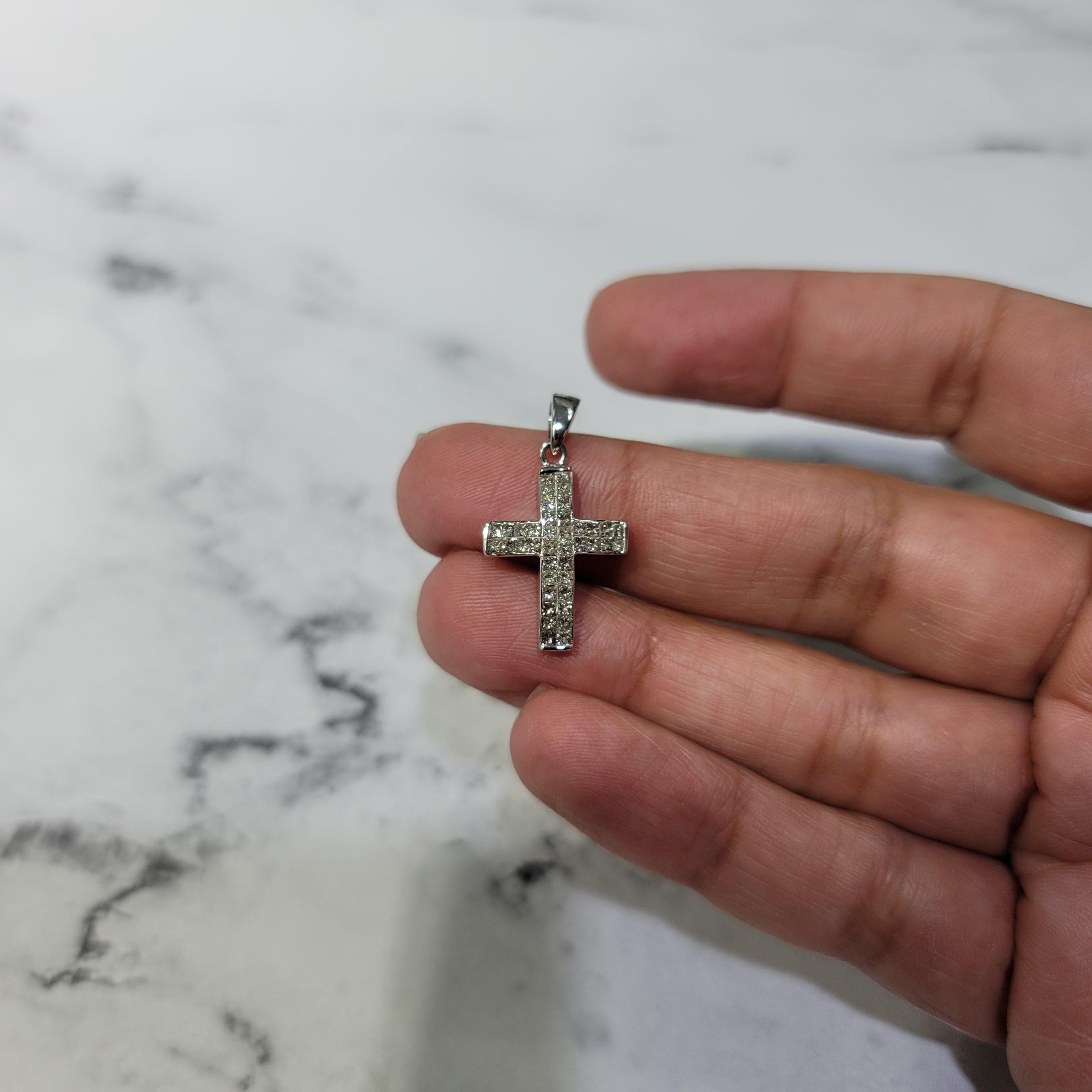 Princess Cut Diamond Cross Necklace 14k White Gold In New Condition For Sale In Sugar Land, TX