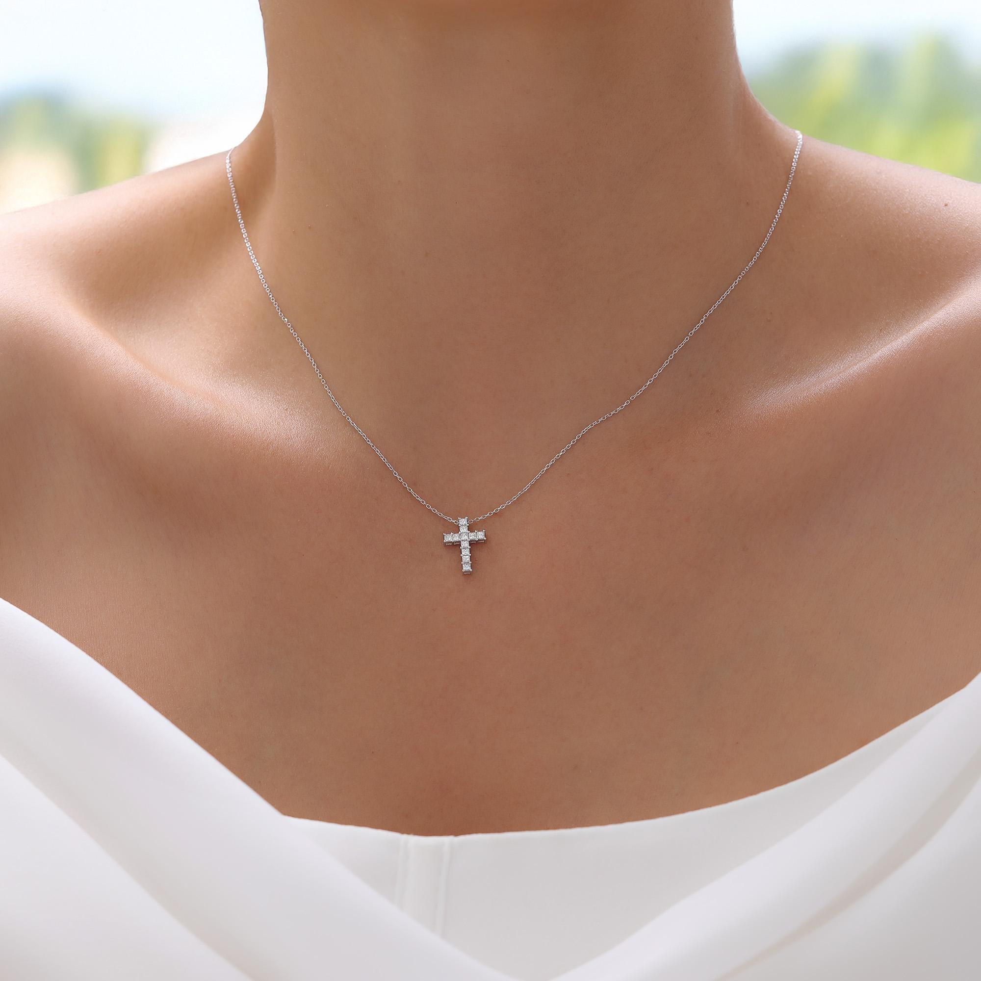 Diamant-Kreuz-Halskette im Prinzessinnenschliff im Zustand „Neu“ im Angebot in Fatih, 34
