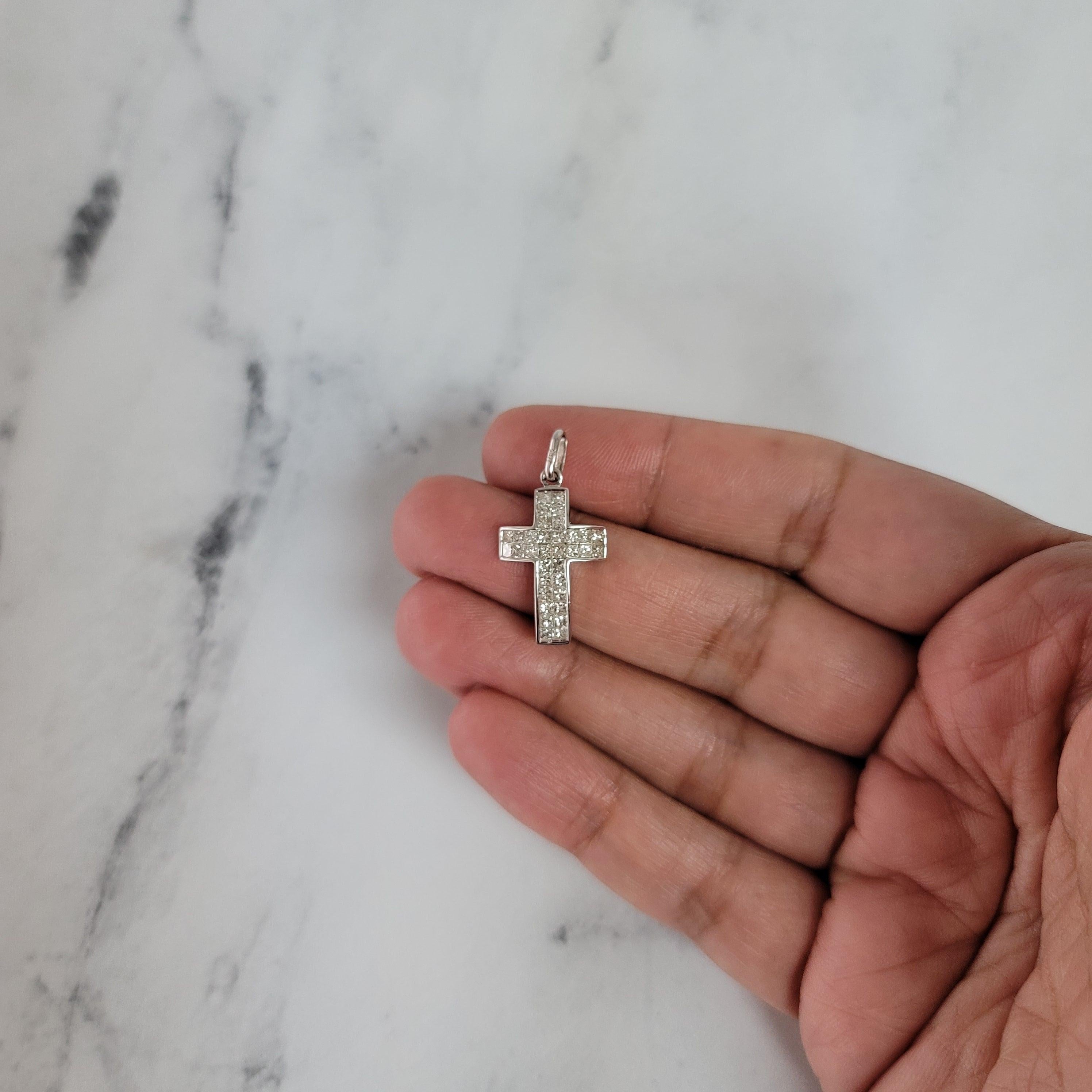 Princess Cut Diamond Cross Pendant 1.07cttw 14k White Gold In New Condition For Sale In Sugar Land, TX