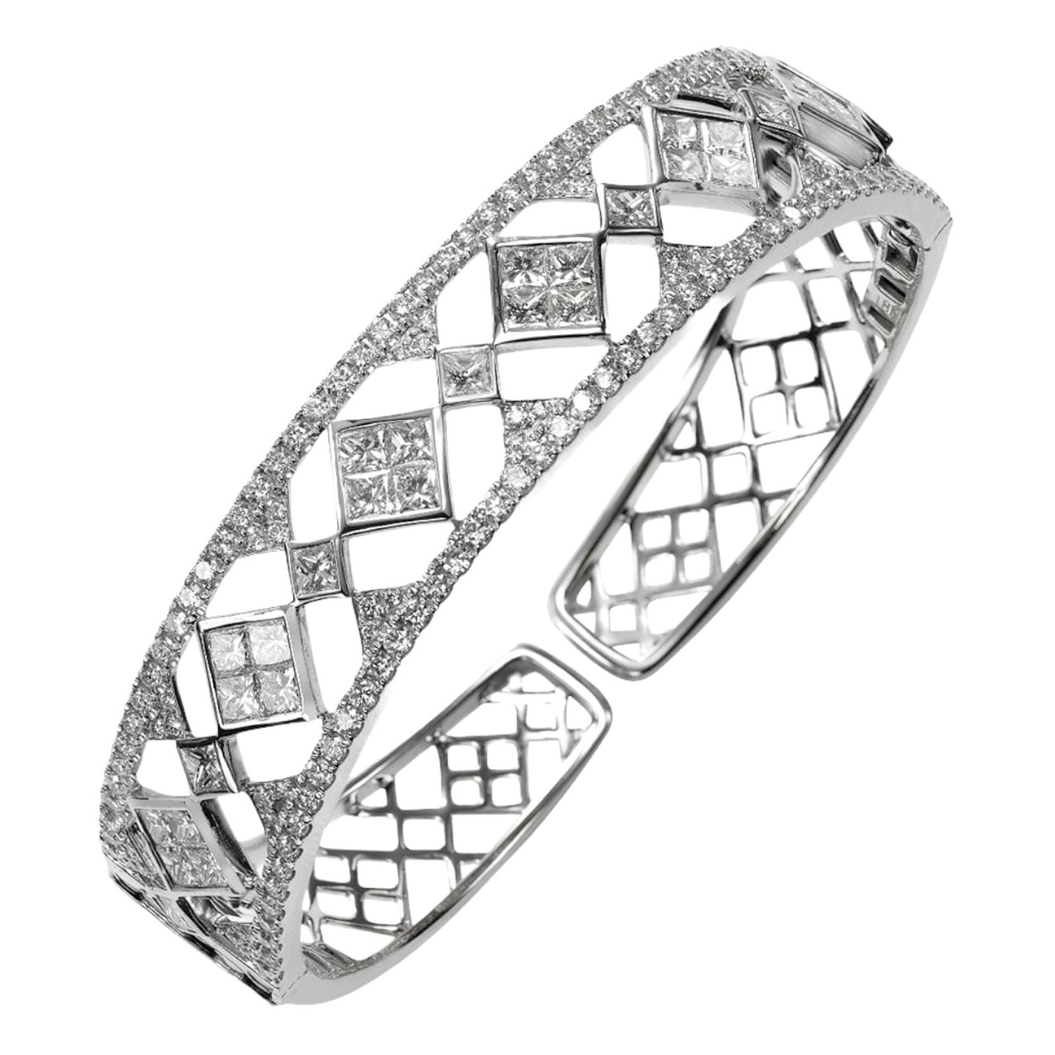 Pulsera brazalete con diamantes talla princesa en oro blanco de 18 quilates en venta